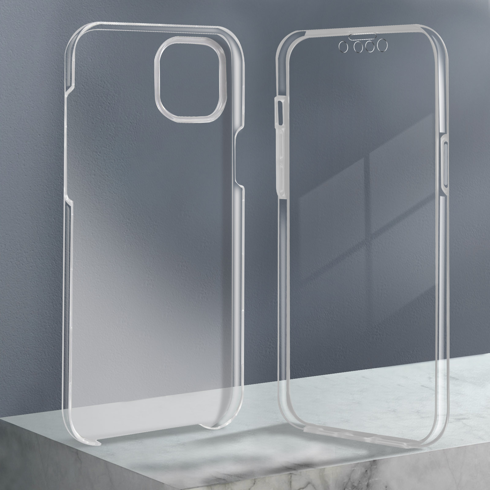 Deux coques de téléphone transparentes sur une surface en marbre. Les coques ont des découpes.