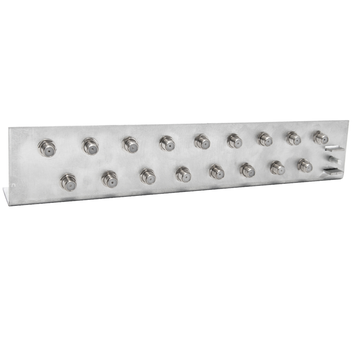 Metallisch silbernes, langes, rechteckiges Panel mit mehreren Anschlüssen auf weißem Hintergrund.