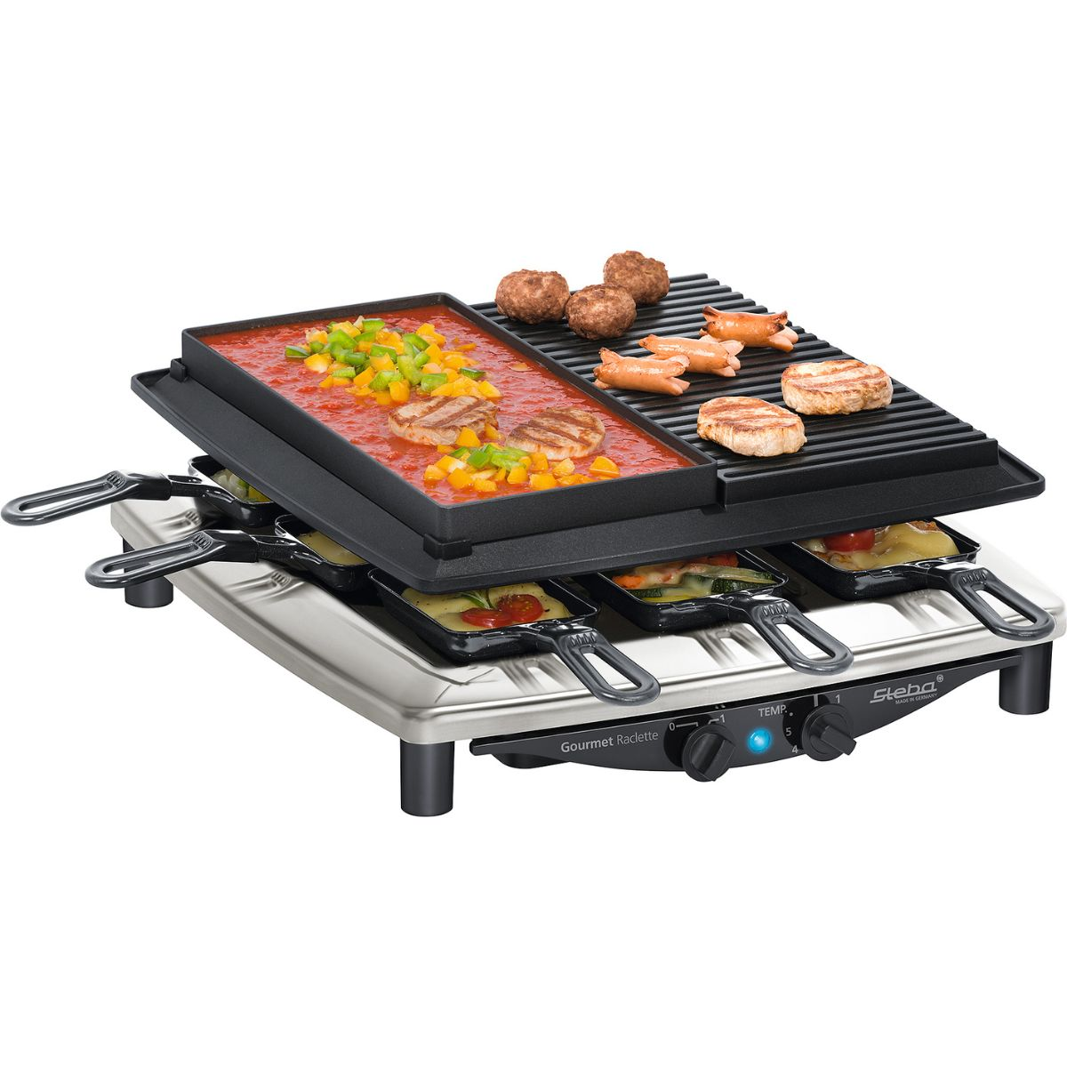 Raclette-Grill mit Essen: Gemüse, Fleisch und Käse. Es steht auf einer silbernen Oberfläche, mit Bedienelementen unten.