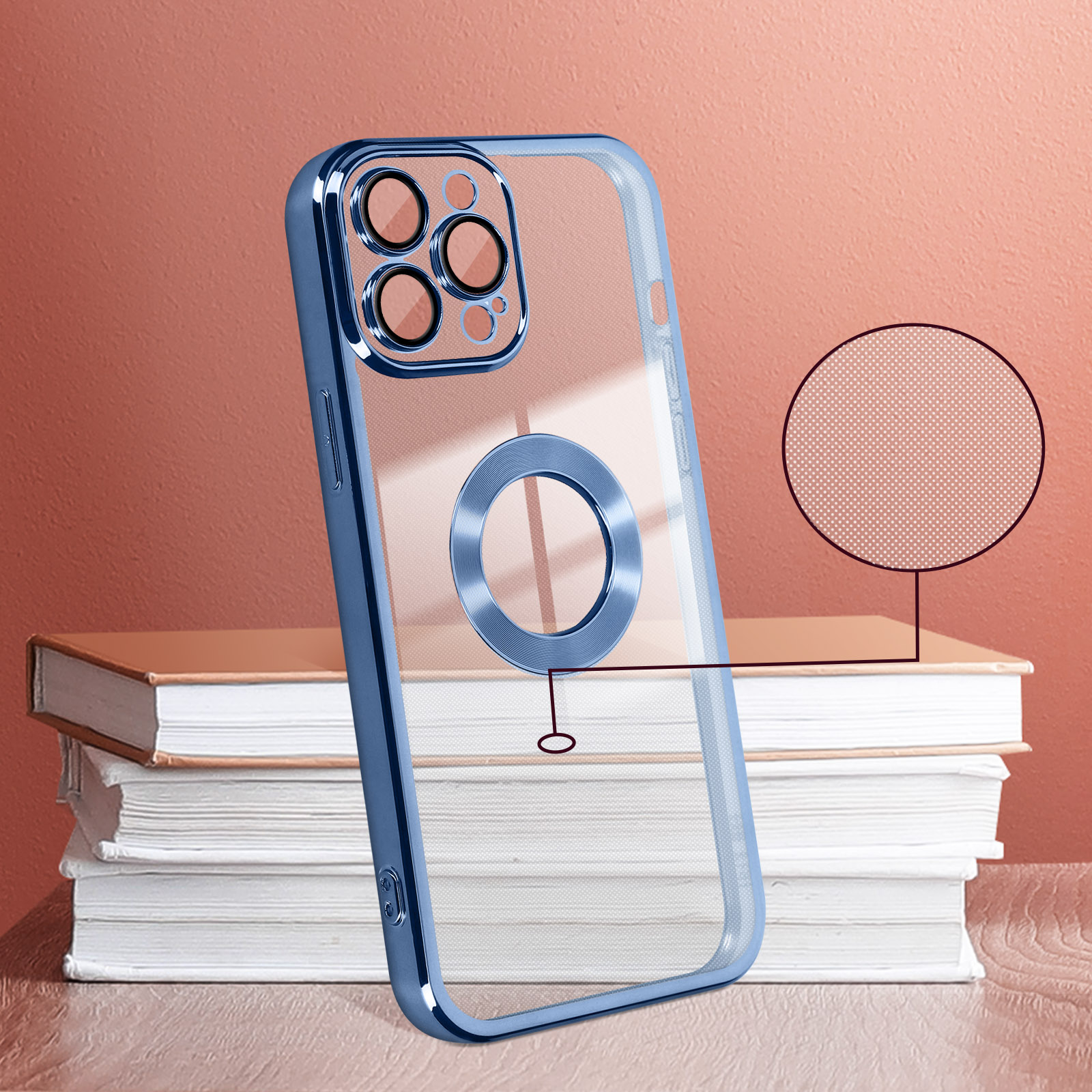 Custodia per telefono con cornice blu, retro trasparente e pila di libri, su superficie in legno.