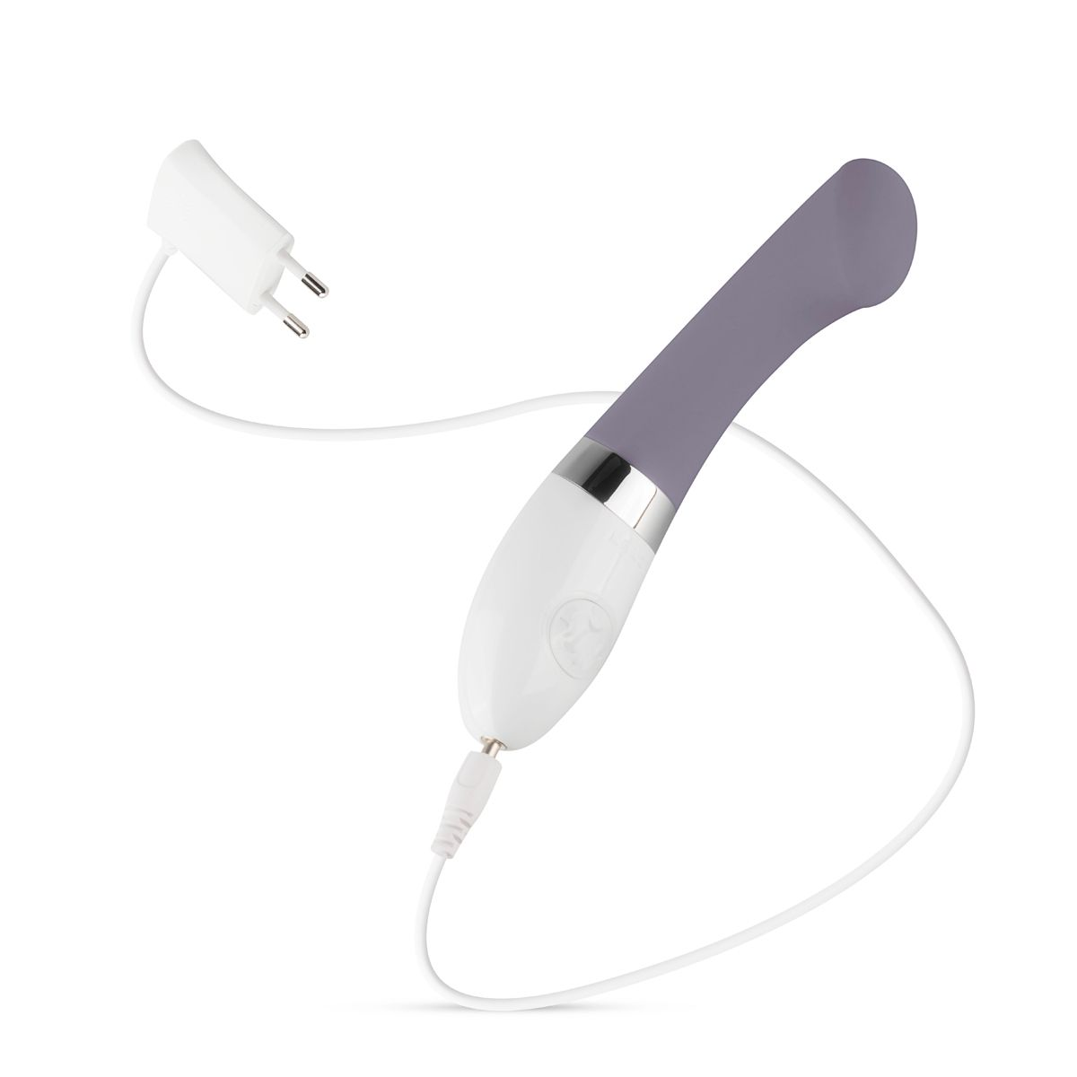 Biała i szara zabawka erotyczna jest podłączona do ładowarki, na białym tle.
