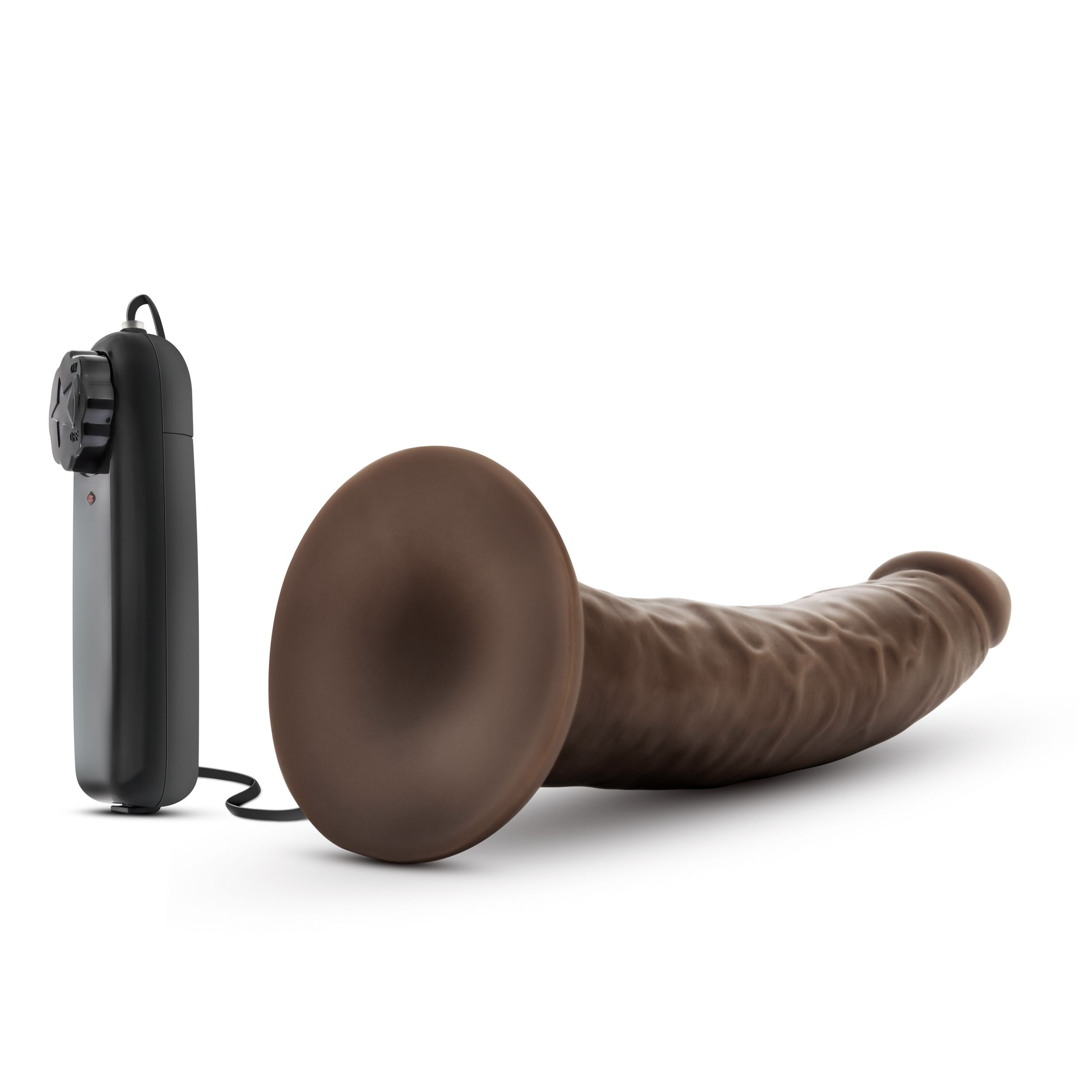 Ein braunes, strukturiertes Sexspielzeug mit Saugfuß und schwarzem Handcontroller vor weißem Hintergrund.