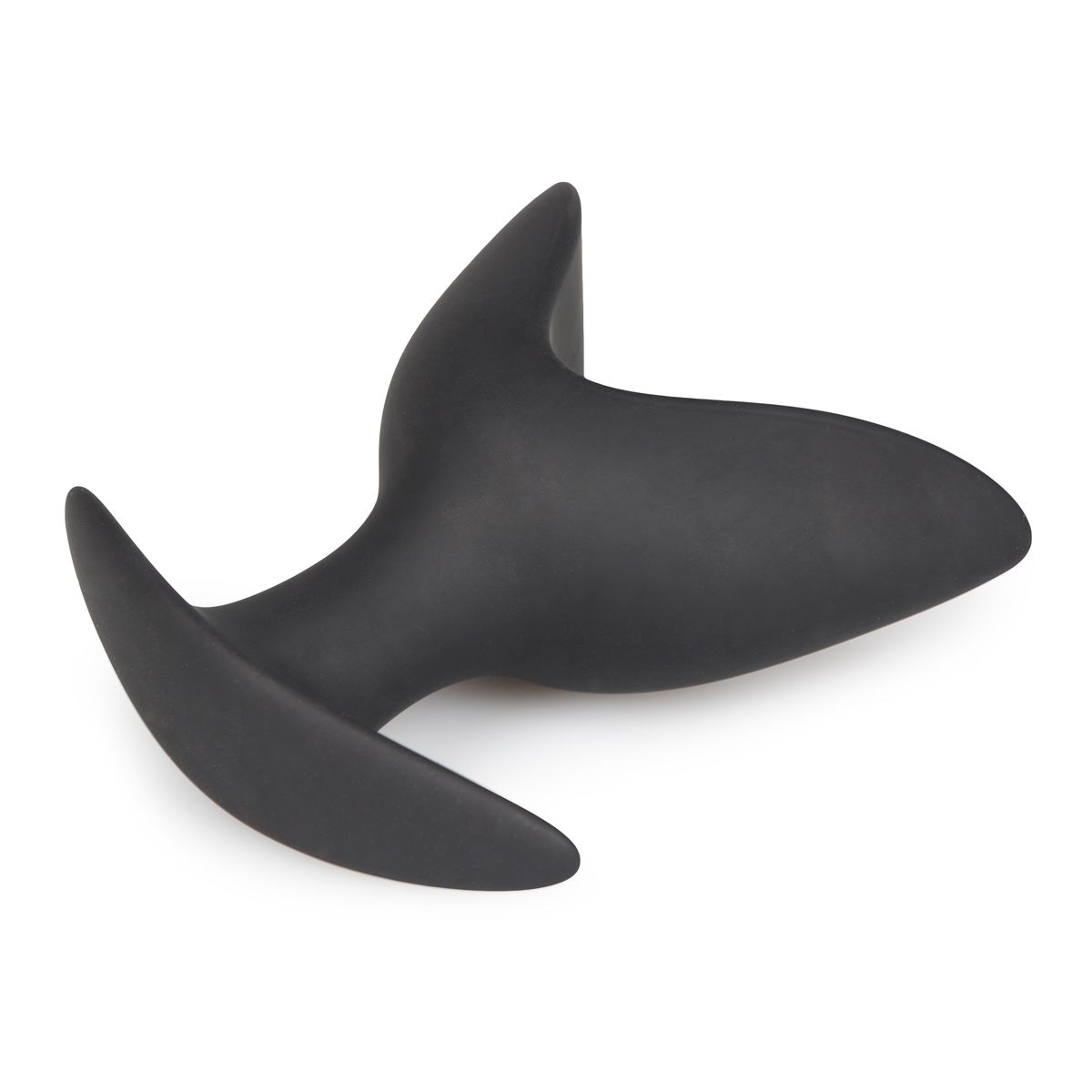 Ein schwarzes, glattes Sexspielzeug in Form einer stilisierten Flosse mit zwei gebogenen Vorsprüngen und einem abgerundeten Körper, isoliert auf Weiß.