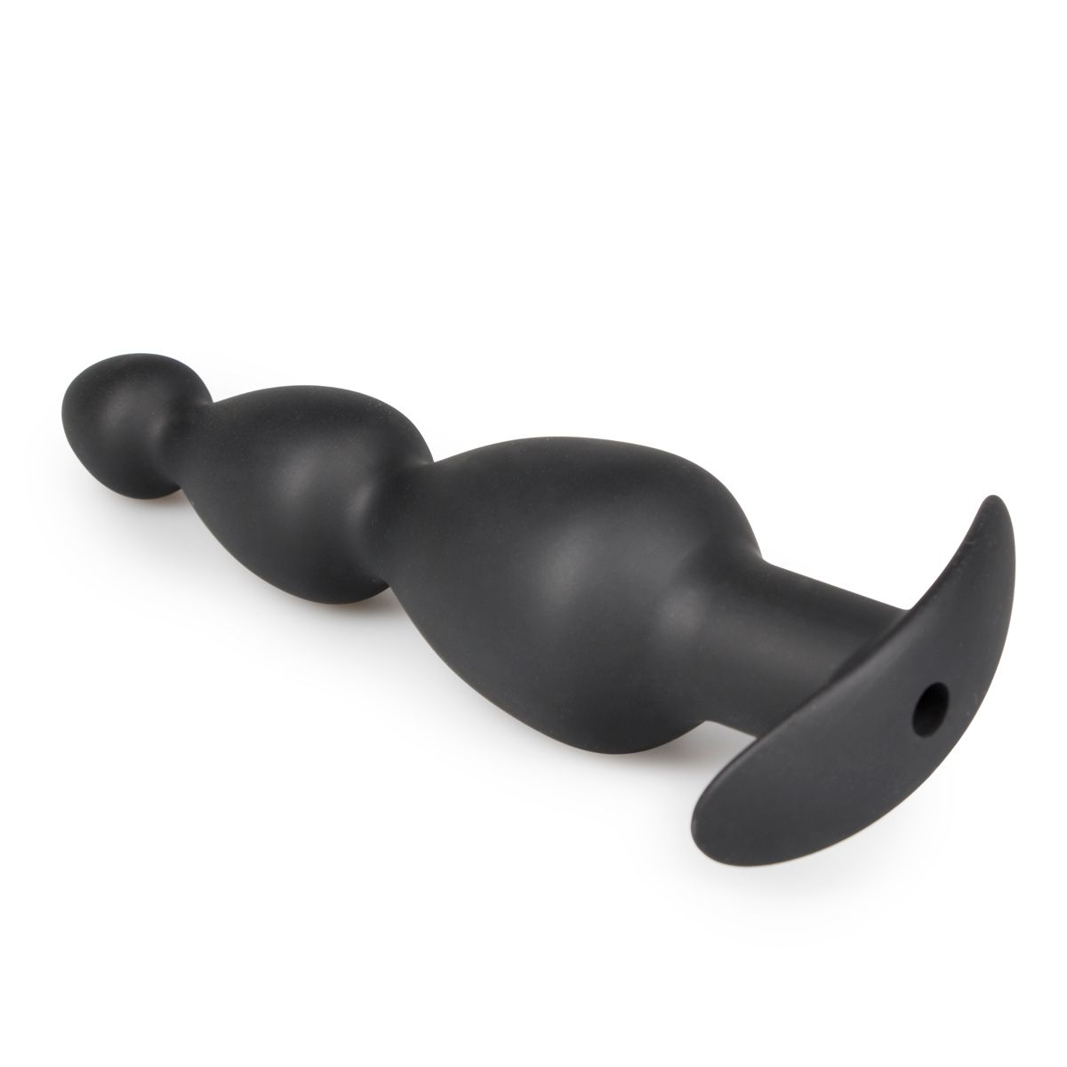 Ein schwarzes, glattes, geformtes Sexspielzeug. Es hat einen knollenförmigen Kopf, einen geschwungenen Körper und eine ausgestellte Basis mit einem Loch.
