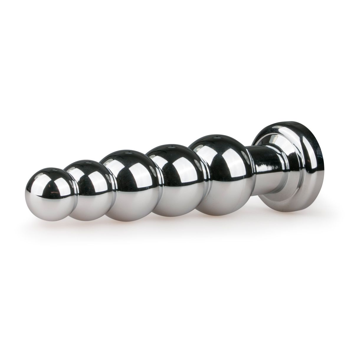 Ein glänzender, silberner Anus-Plug mit abgestuften Kugeln. Der Plug hat eine flache Basis und eine Reihe von Kugeln.