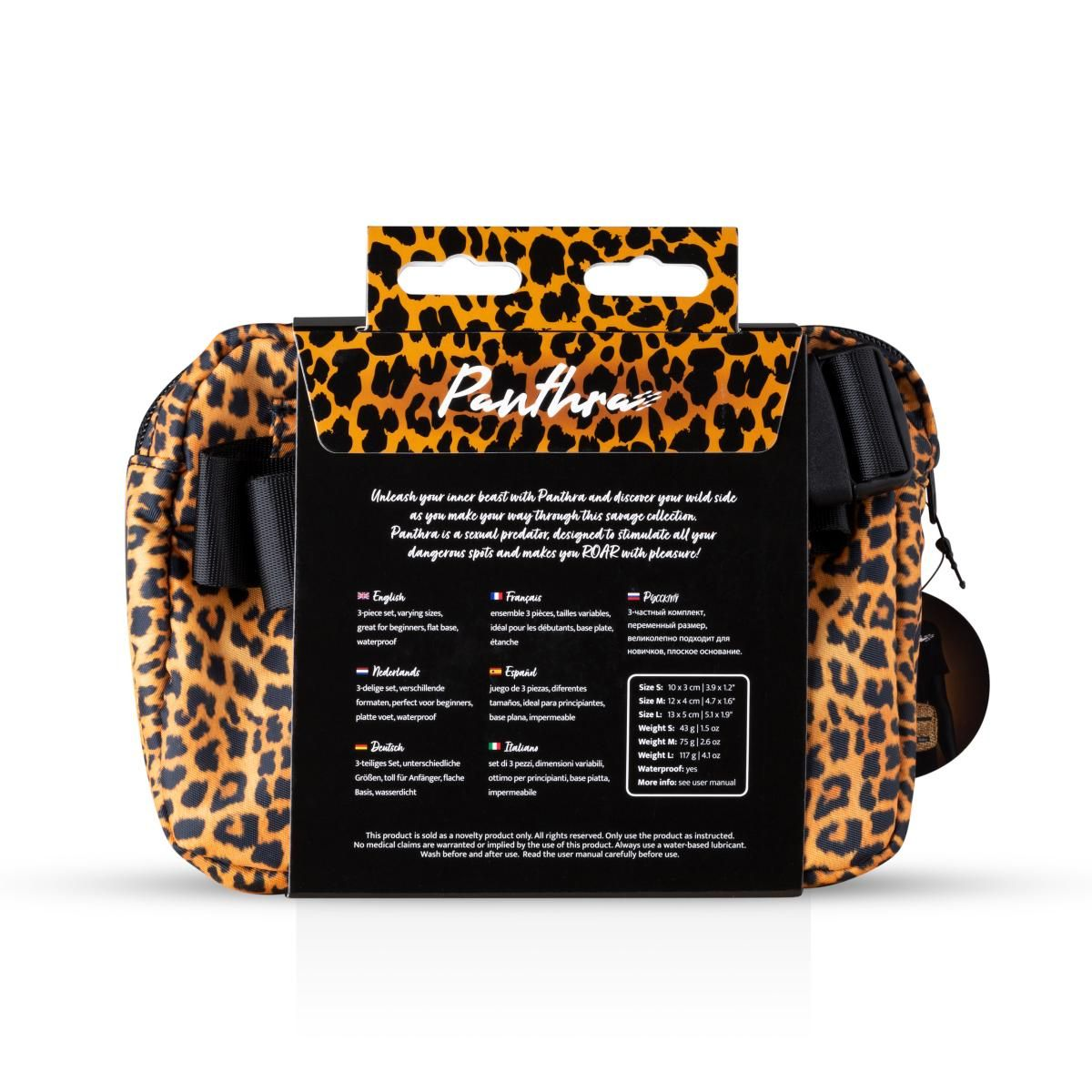 Eine Tasche mit Leopardenmuster und einem schwarzen Etikett mit Text und Produktinformationen.