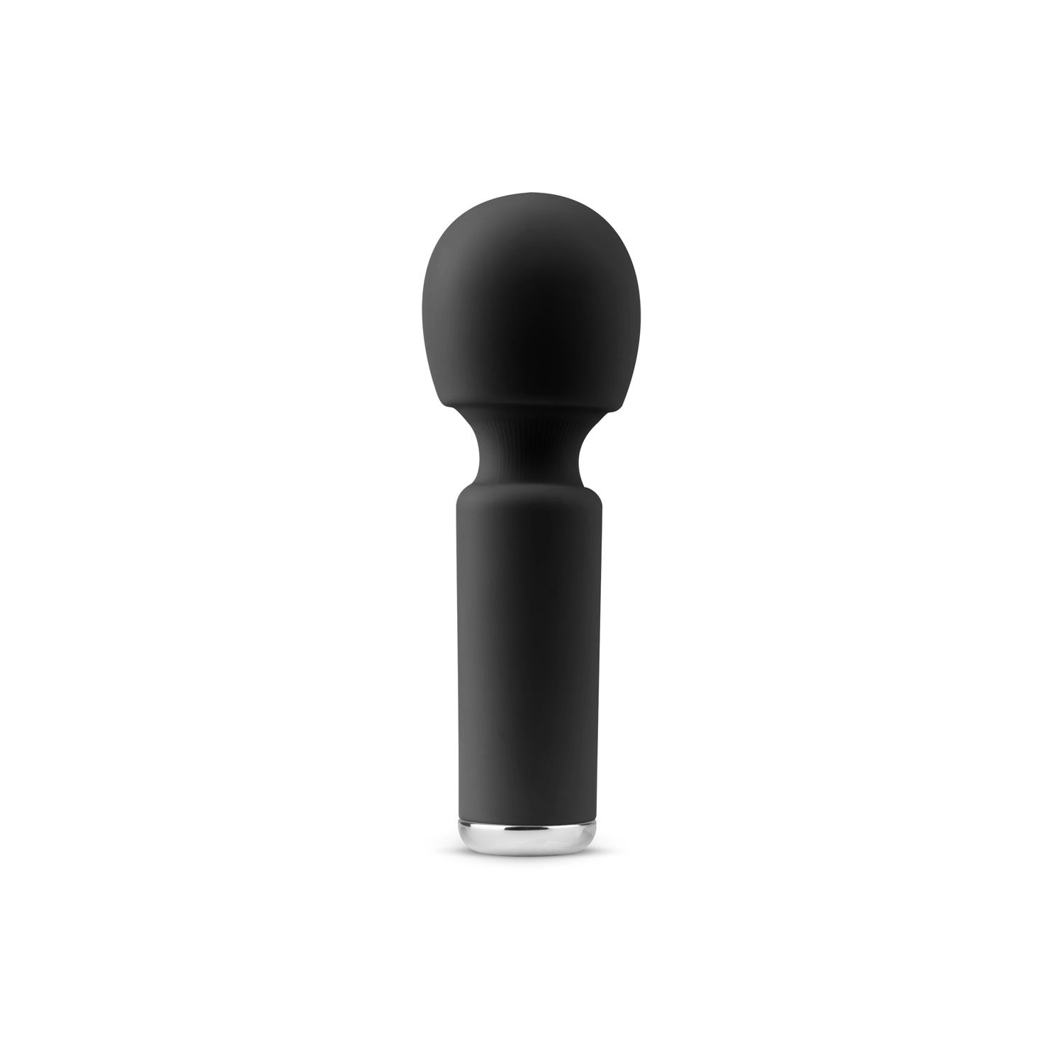 Ein schwarzer Vibrator mit rundem Kopf und zylindrischem Körper. Er hat eine silberne Basis und steht vor einem weißen Hintergrund.