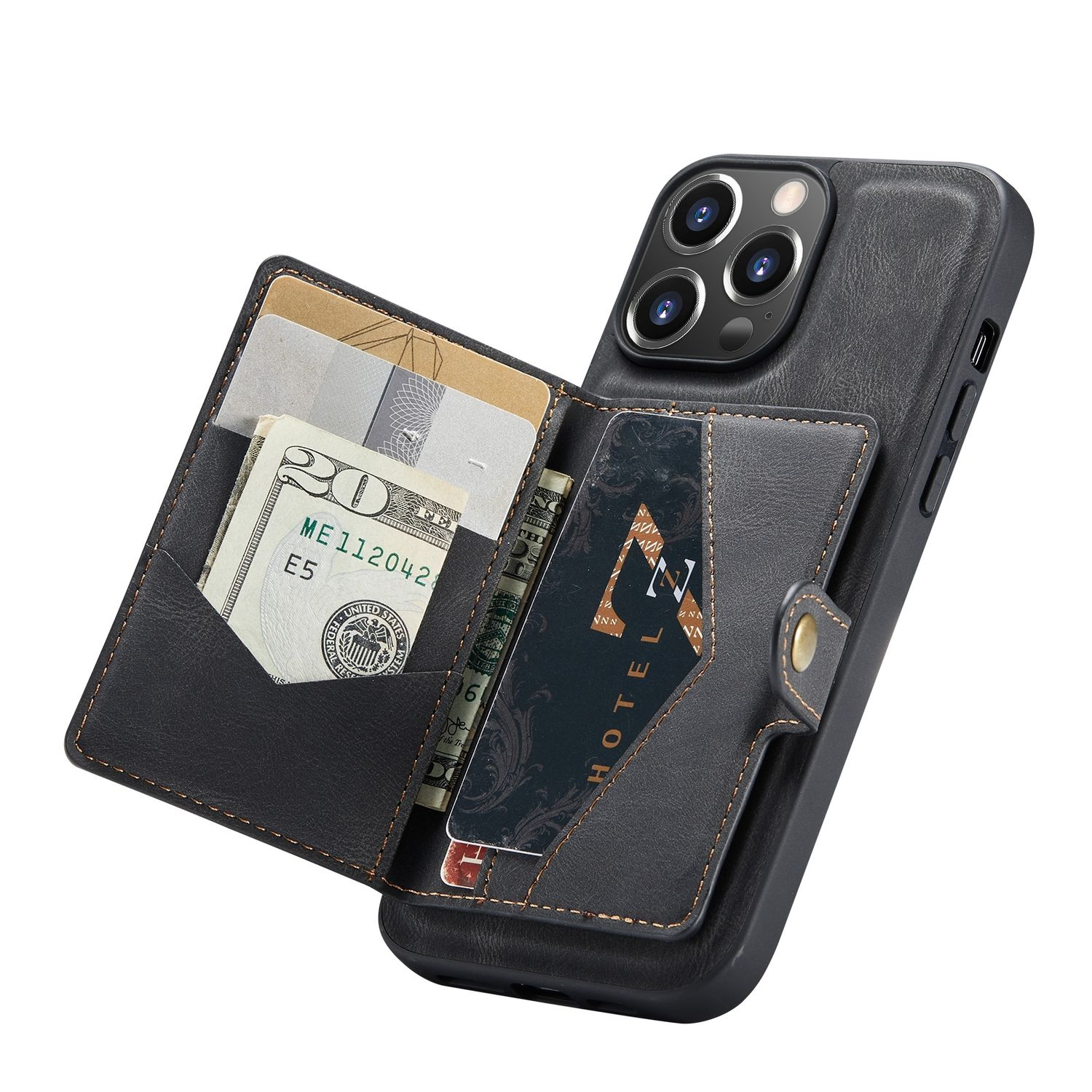 Eine schwarze Handyhülle mit Geld und einer Karte. Der Hintergrund ist weiß.