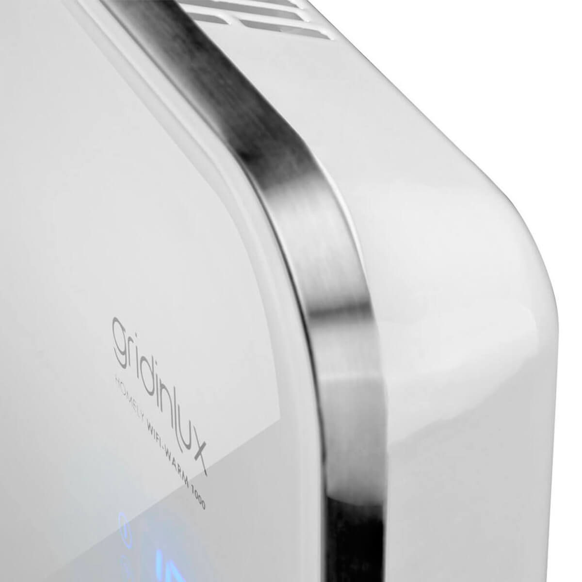 Electrodoméstico blanco con ribete plateado, las palabras gridinlux son visibles.