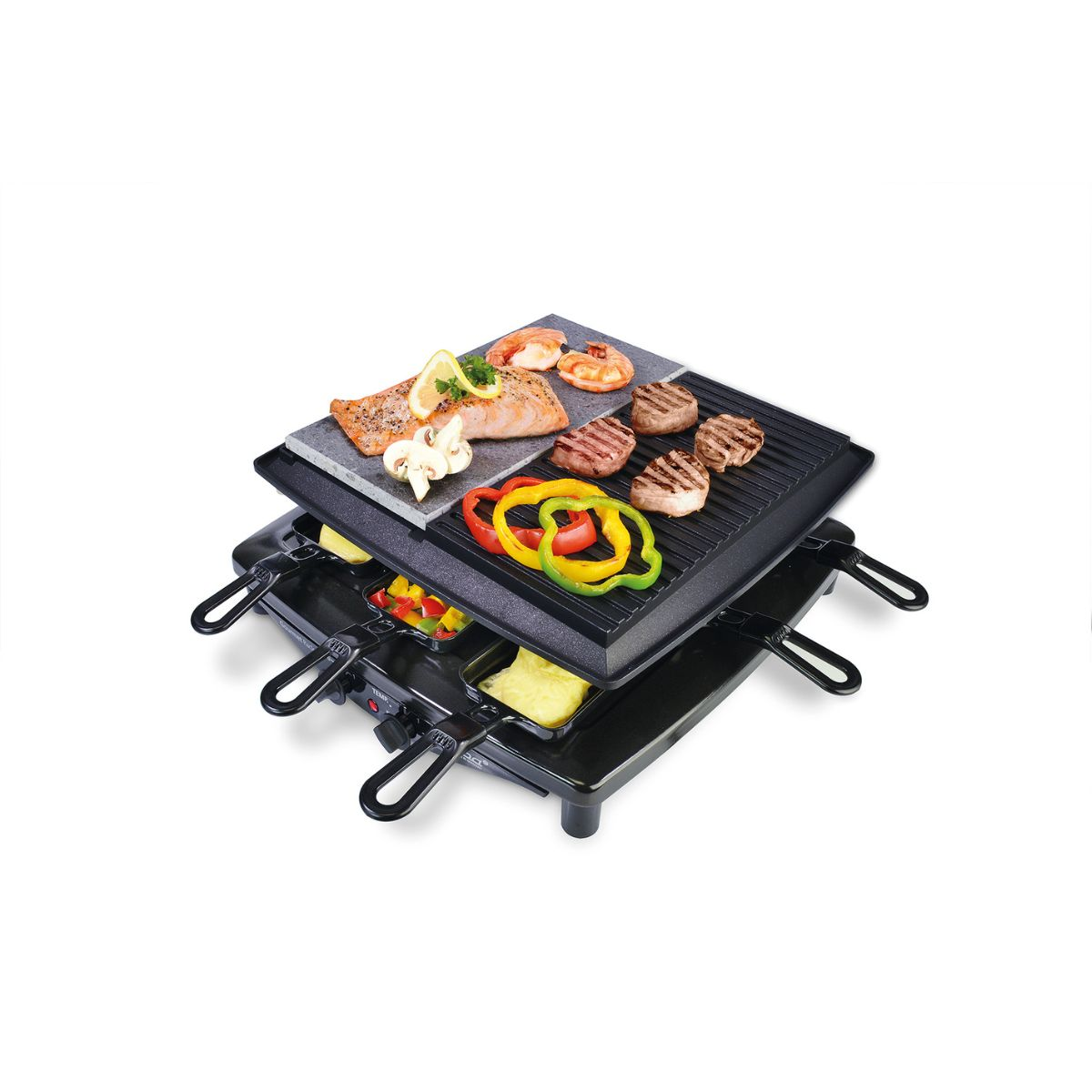 Ein mehrstufiger Elektrogrill mit verschiedenen Lebensmitteln: Steaks, Garnelen, Gemüse und Käse, fertig zum Kochen.