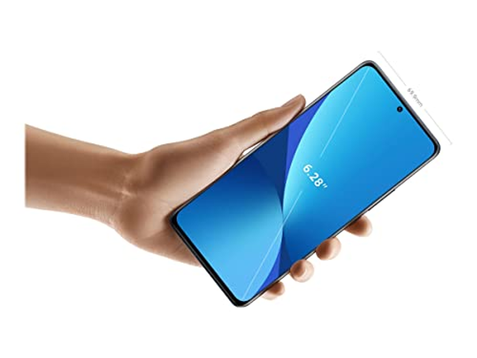 Eine Hand, die ein blaues Telefon hält, der Bildschirm zeigt 6,28 Zoll.