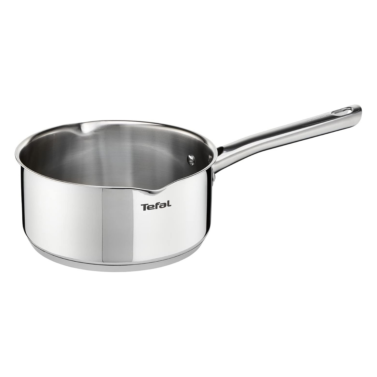 Una cacerola Tefal de acero inoxidable con un mango largo, que muestra la marca en el lateral.