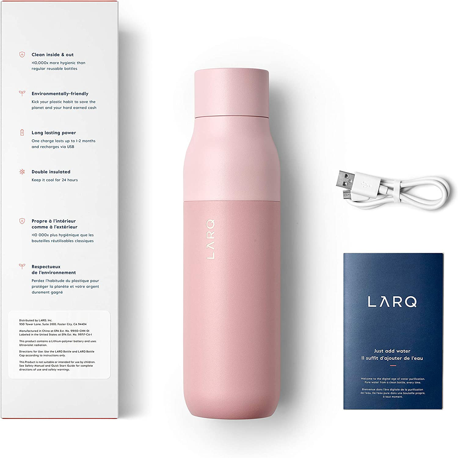 Eine rosa Wasserflasche mit weißem USB-Kabel und Broschüre auf weißer Oberfläche.