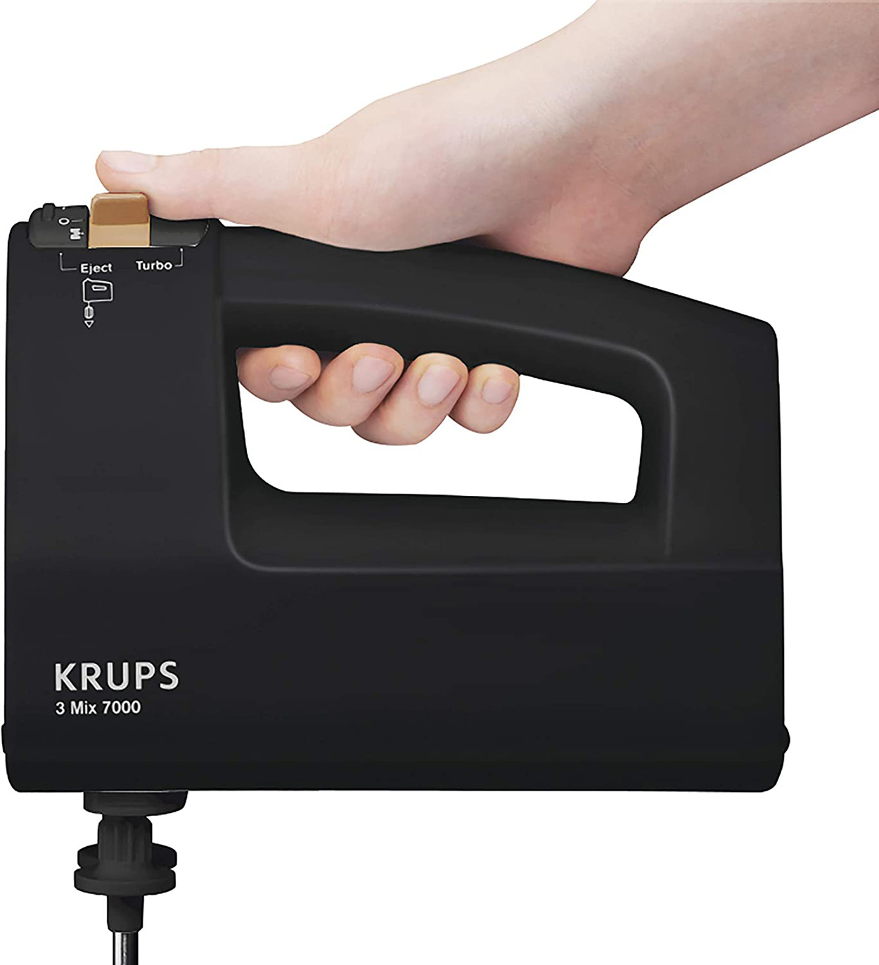 Czarny mikser ręczny jest trzymany w dłoni. Widnieje na nim napis KRUPS.