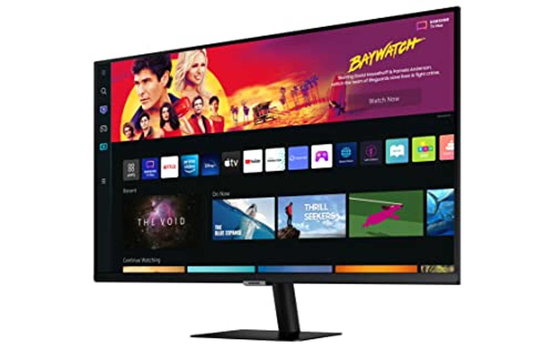 Schermo TV che mostra una scena di film con attori e un logo di servizio streaming.