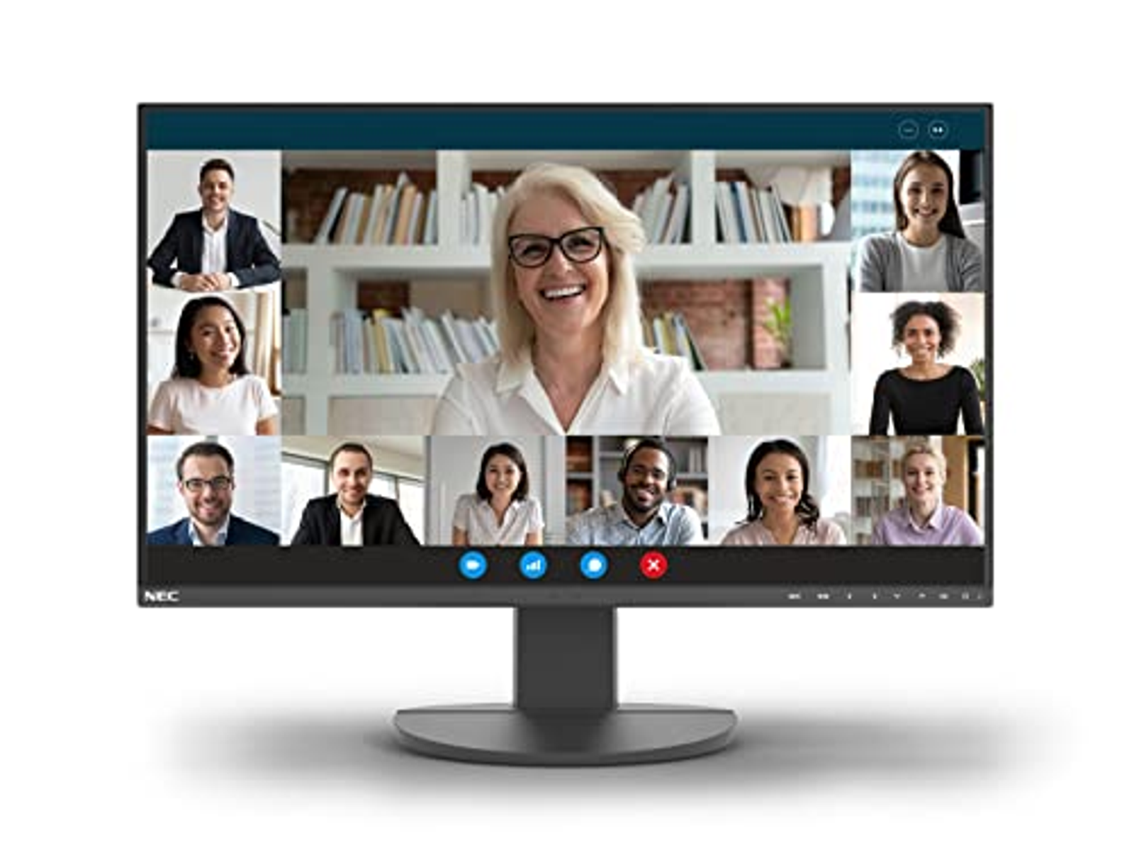 Un monitor mostra una videochiamata con più partecipanti sorridenti.
