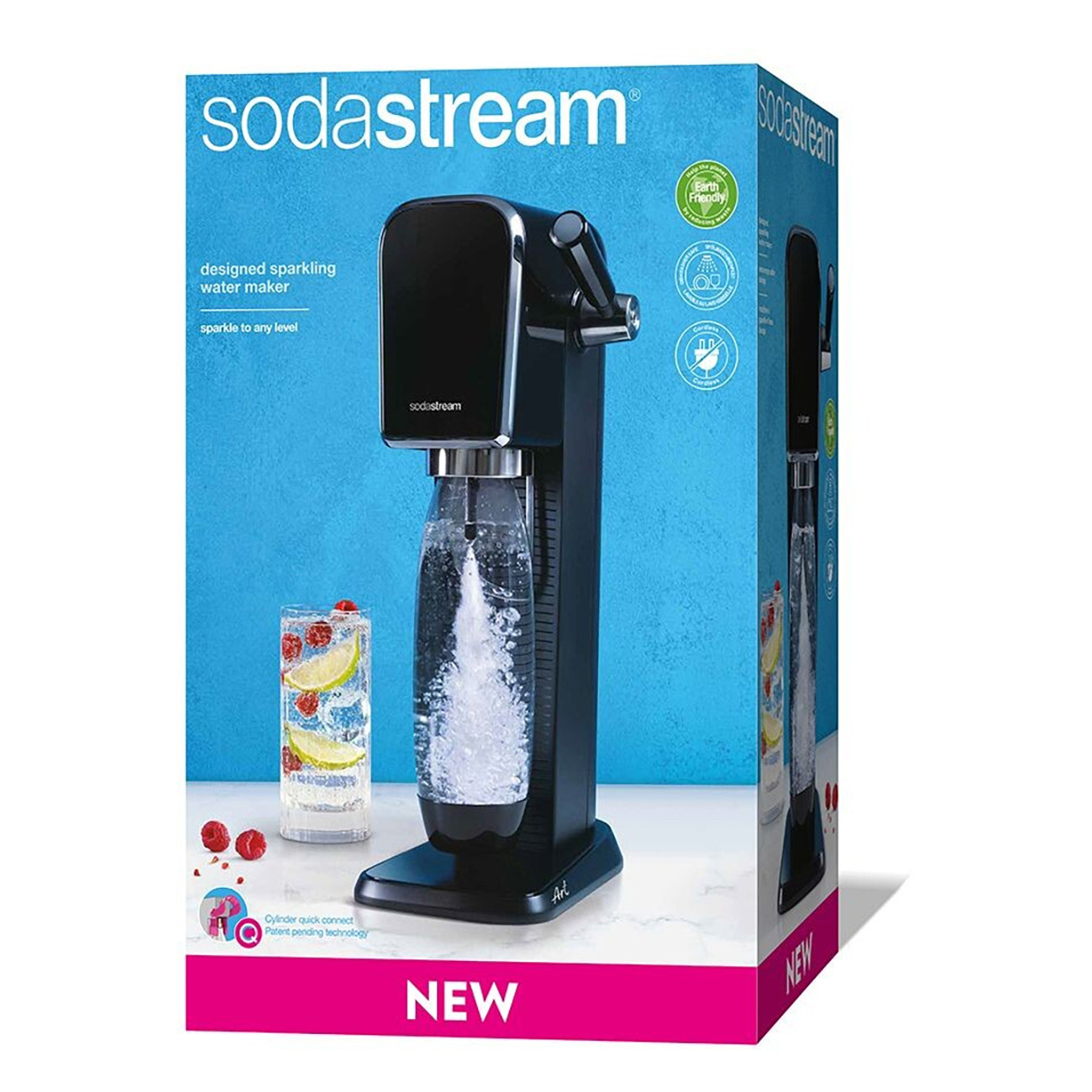 Czarna maszyna SodaStream z butelką, szklanką z cytryną i malinami oraz pudełkiem produktu.