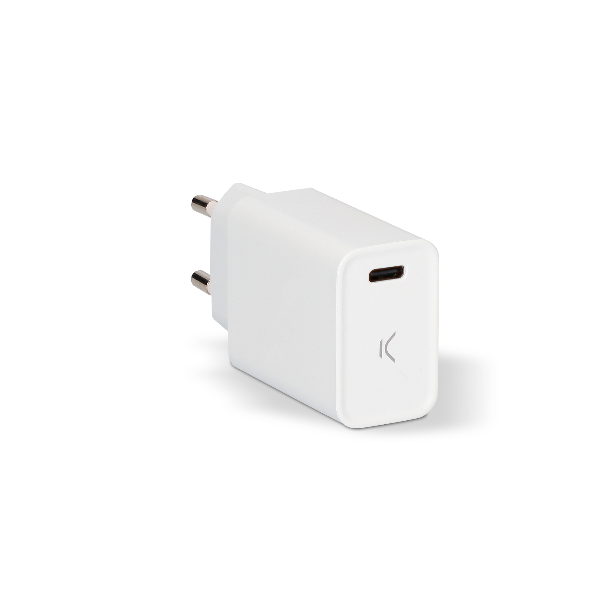 Un cargador blanco y compacto con un puerto USB-C y un logotipo simple.