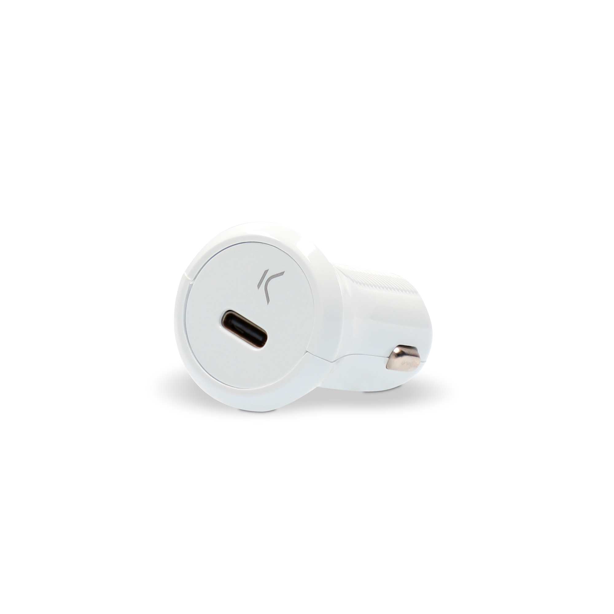 Un cargador de coche blanco con un puerto USB-C, visto sobre una superficie blanca.
