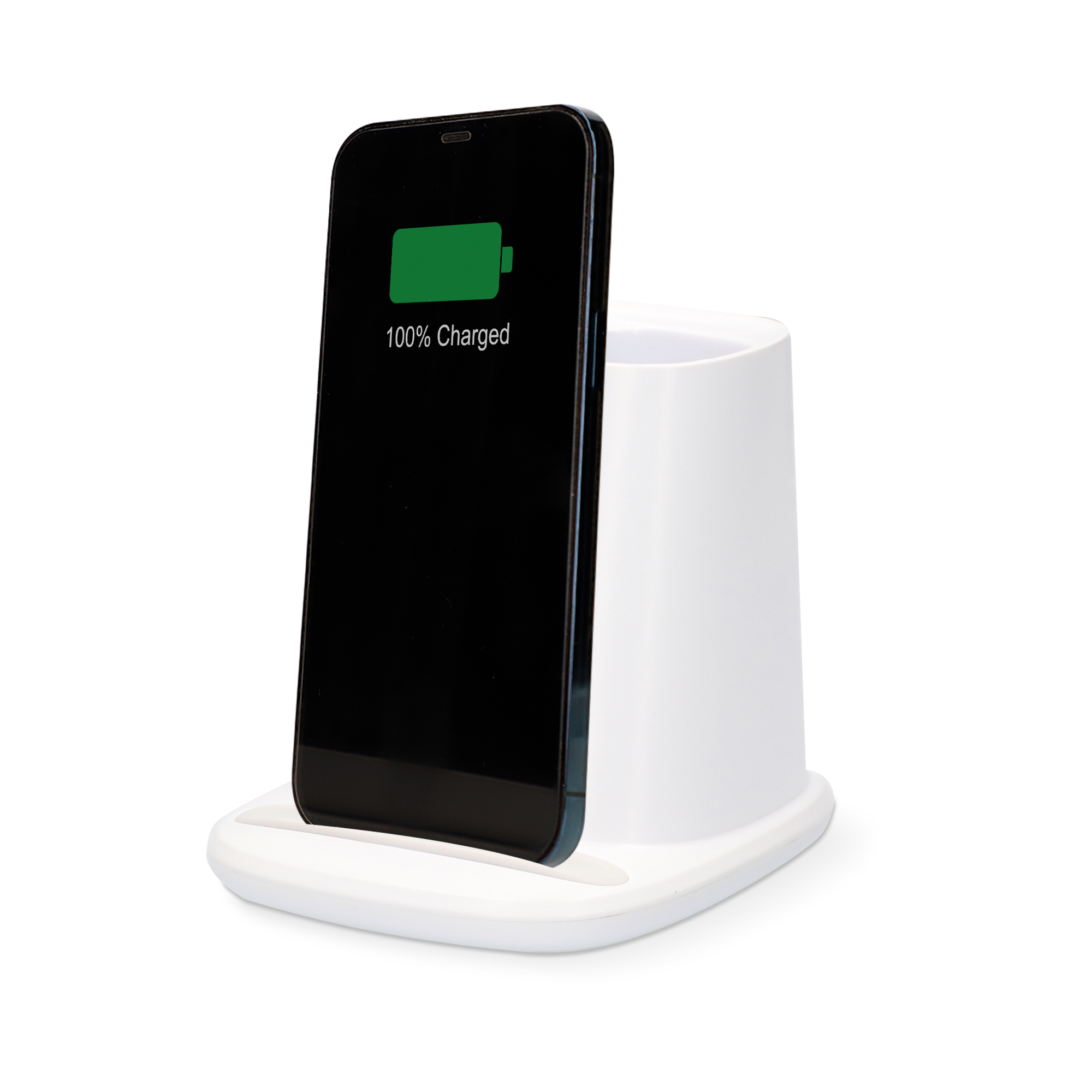 Teléfono negro en un soporte de carga blanco. La pantalla del teléfono muestra '100% cargado'.