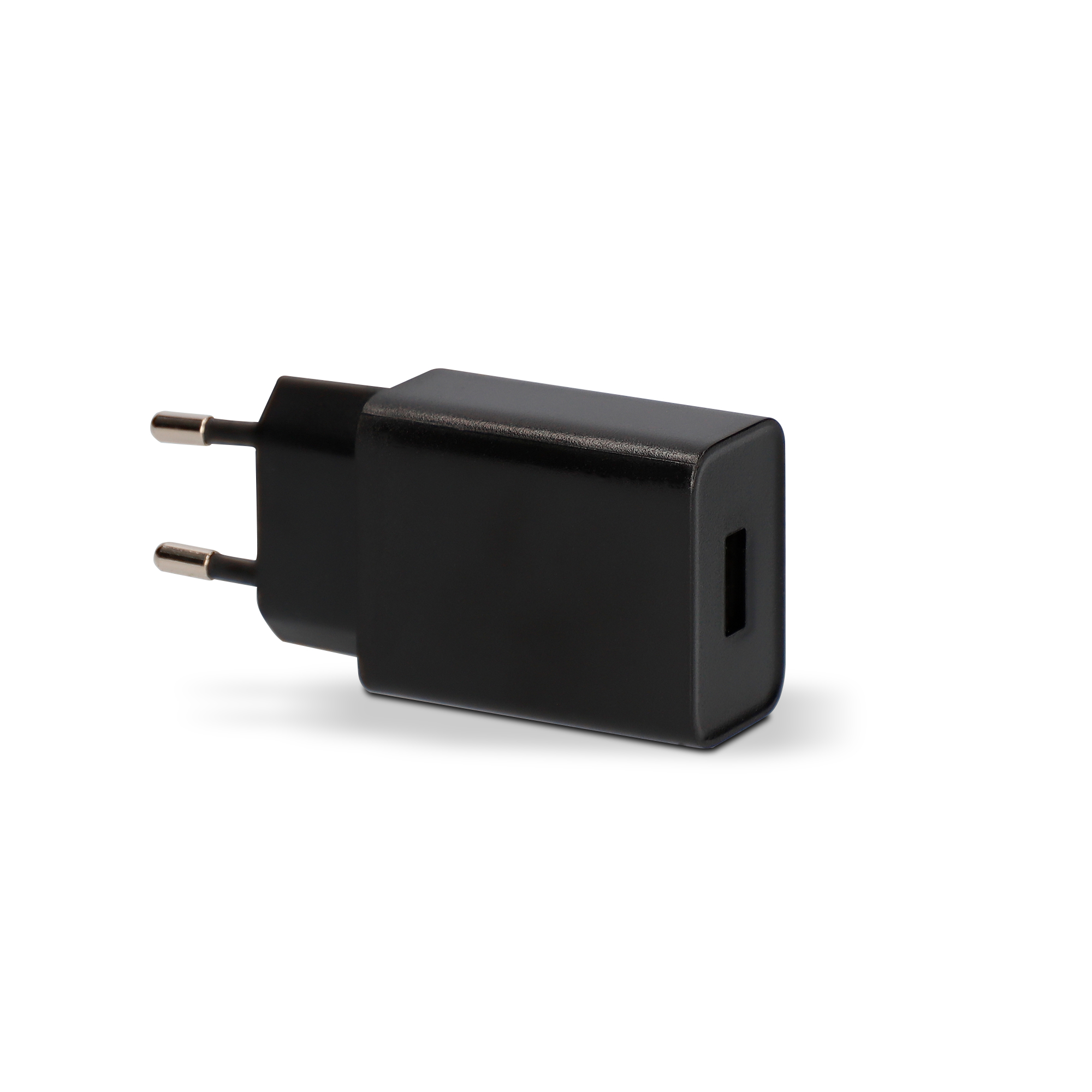 Adaptador de corriente negro con dos clavijas, sobre fondo blanco.