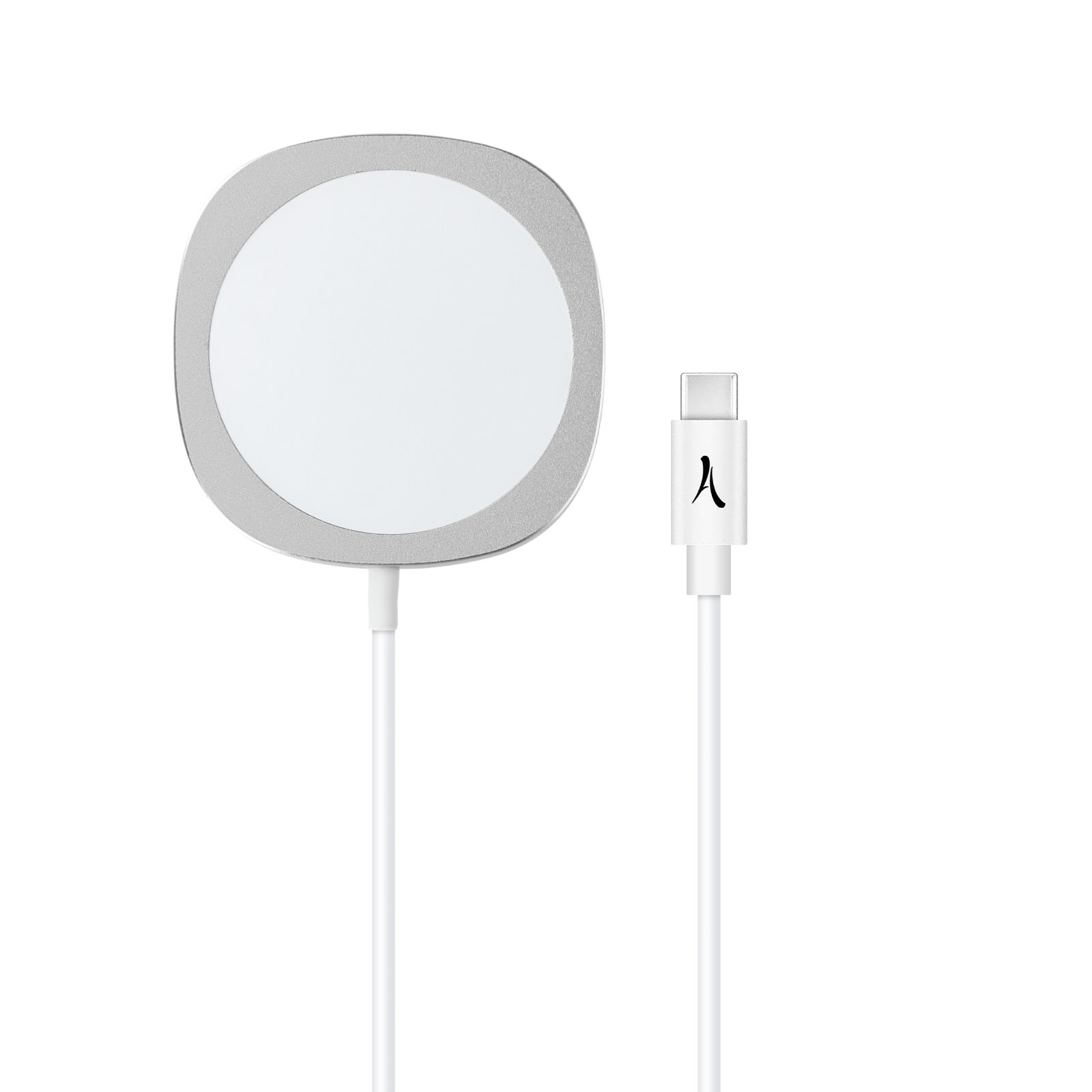 Caricabatterie wireless rotondo argentato e un cavo bianco con connettore USB-C. Il caricabatterie ha un logo.