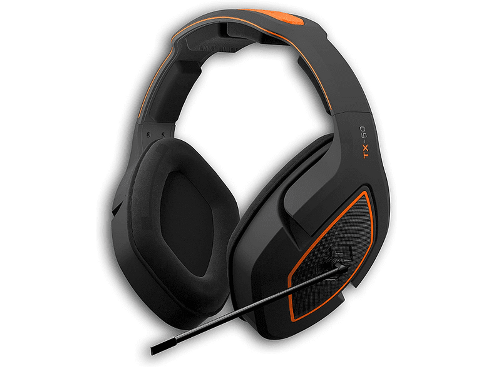 Czarne i pomarańczowe słuchawki dla graczy z mikrofonem, pod kątem, na białym tle.