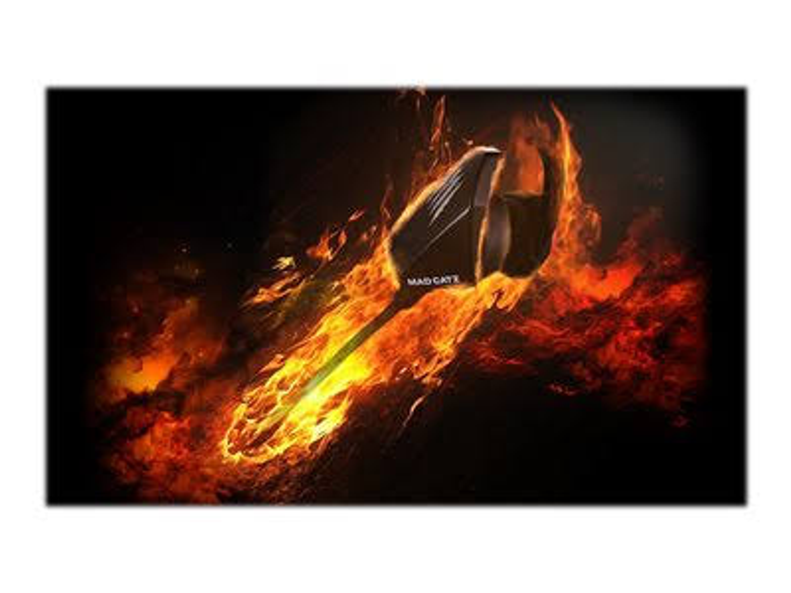 Cuffie avvolte dalle fiamme, sfondo scuro.