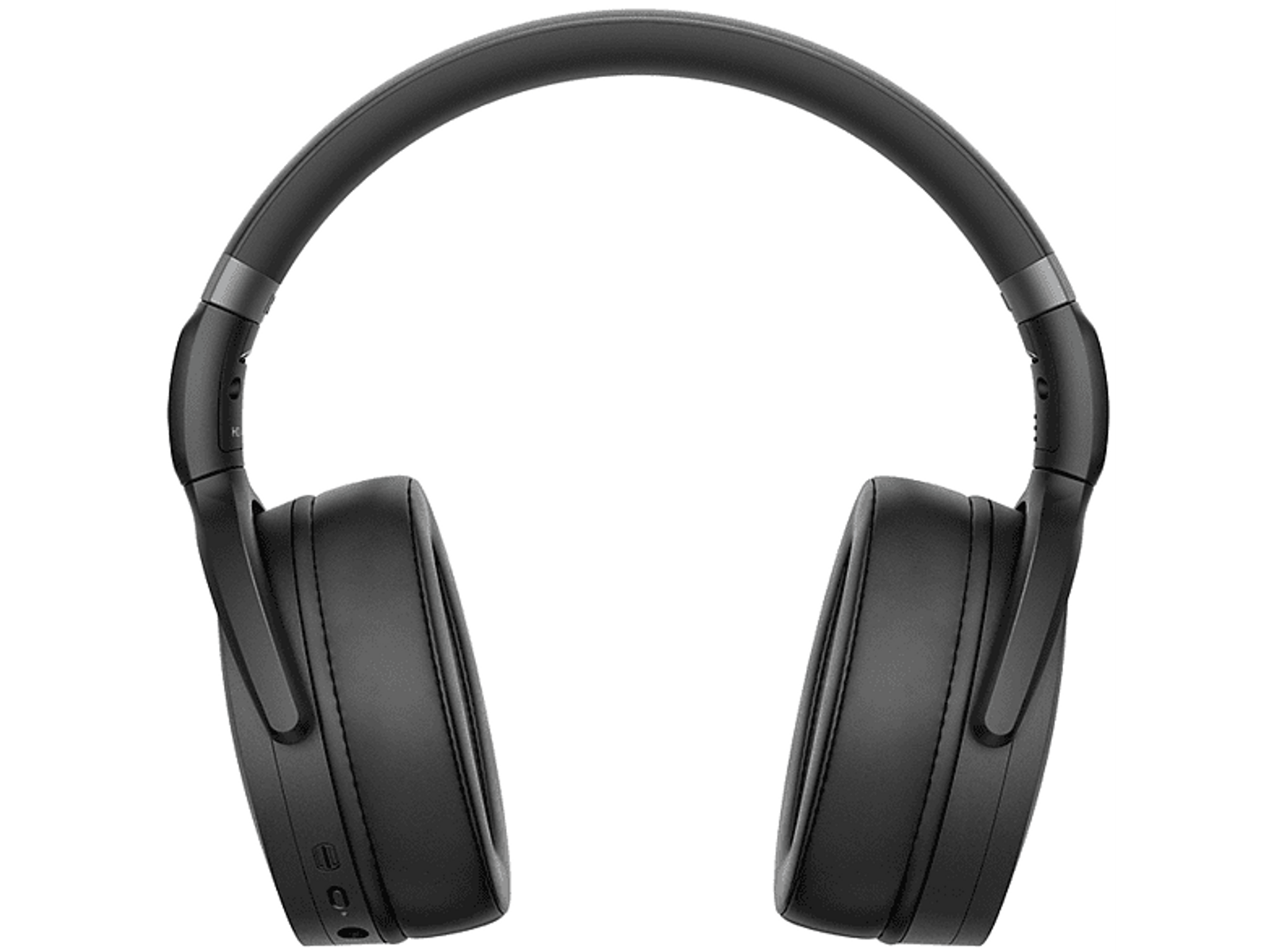 Zbliżenie wtyczki audio 3,5 mm z czarnym gumowym uchwytem.