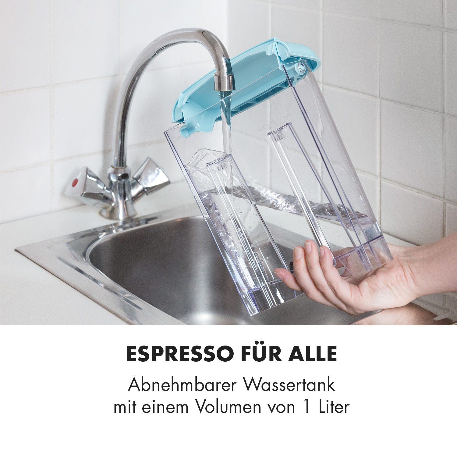 Ein Wassertank wird von einem Wasserhahn gefüllt. Text: „Espresso für Alle“ und Tankinhalt.
