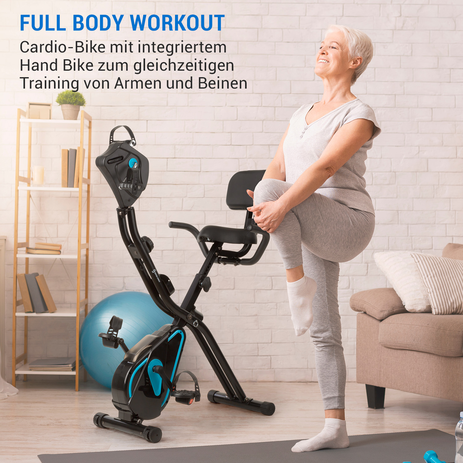 Eine Frau trainiert drinnen auf einem Cardio-Bike. Sie hebt das Bein.
