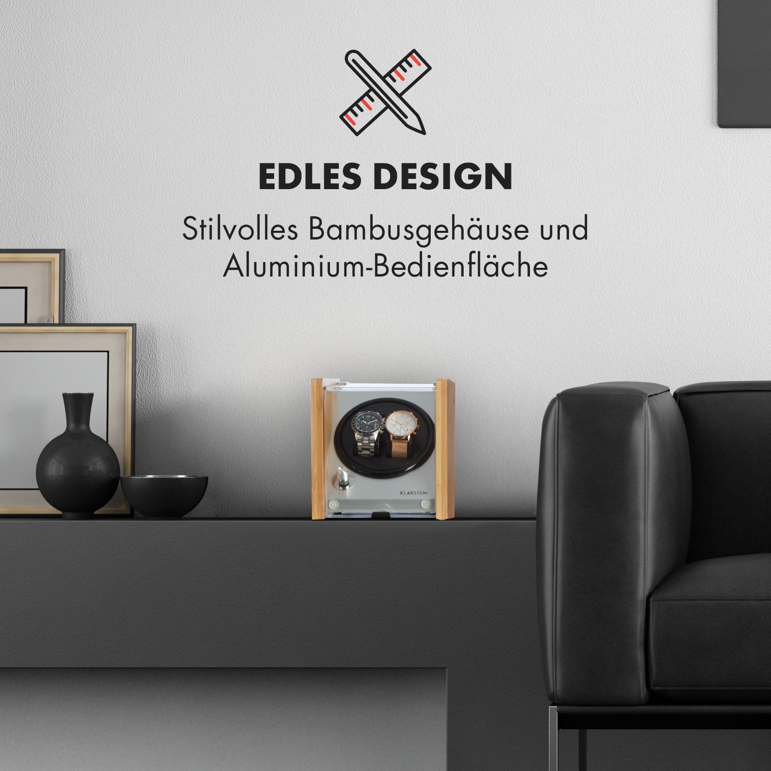 Ein Uhrenbeweger mit zwei Uhren, platziert auf einer schwarzen Oberfläche in der Nähe eines Sofas.