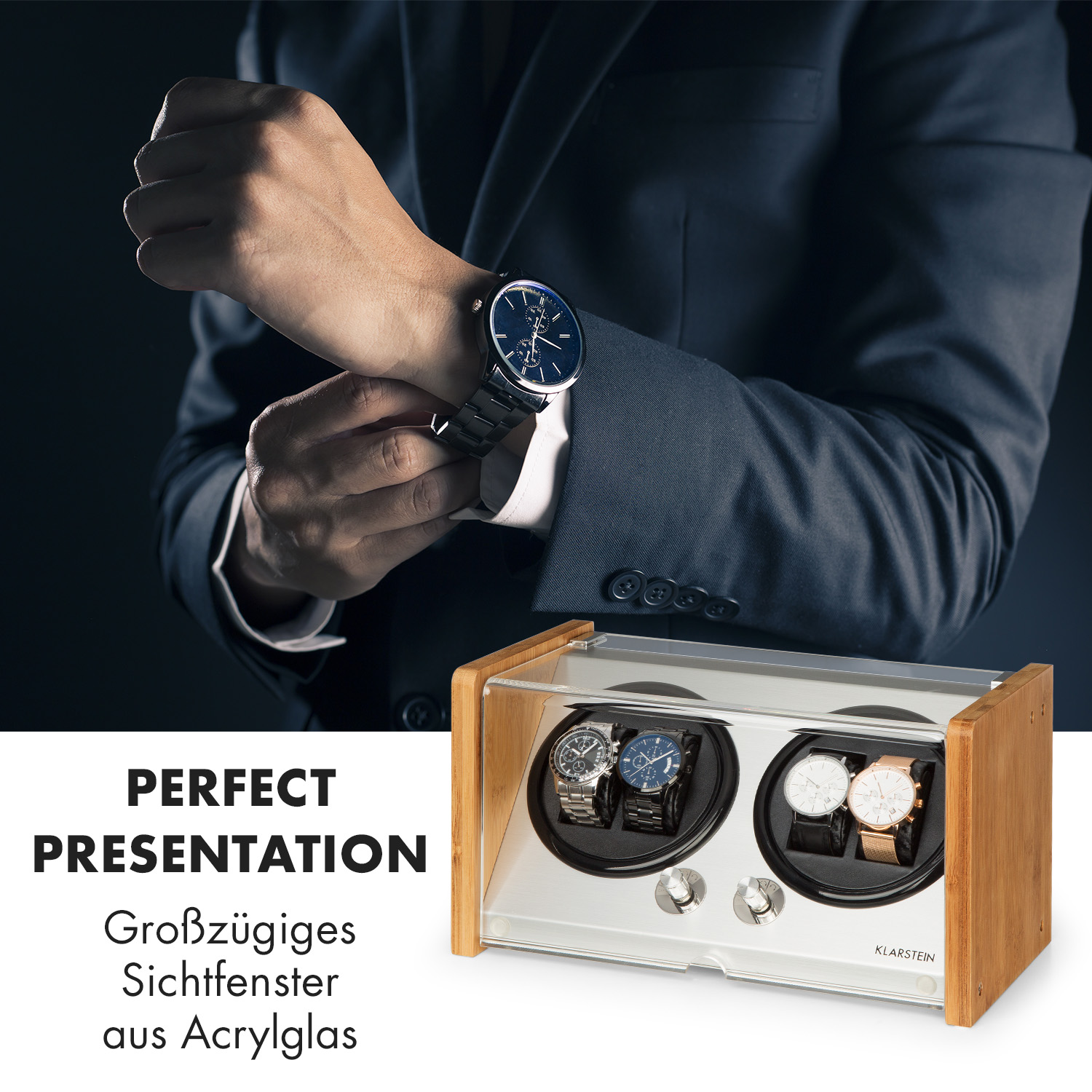 Ein Mann justiert seine Uhr neben einem Uhrenbeweger, der mehrere Uhren in einem Holzkoffer zeigt.