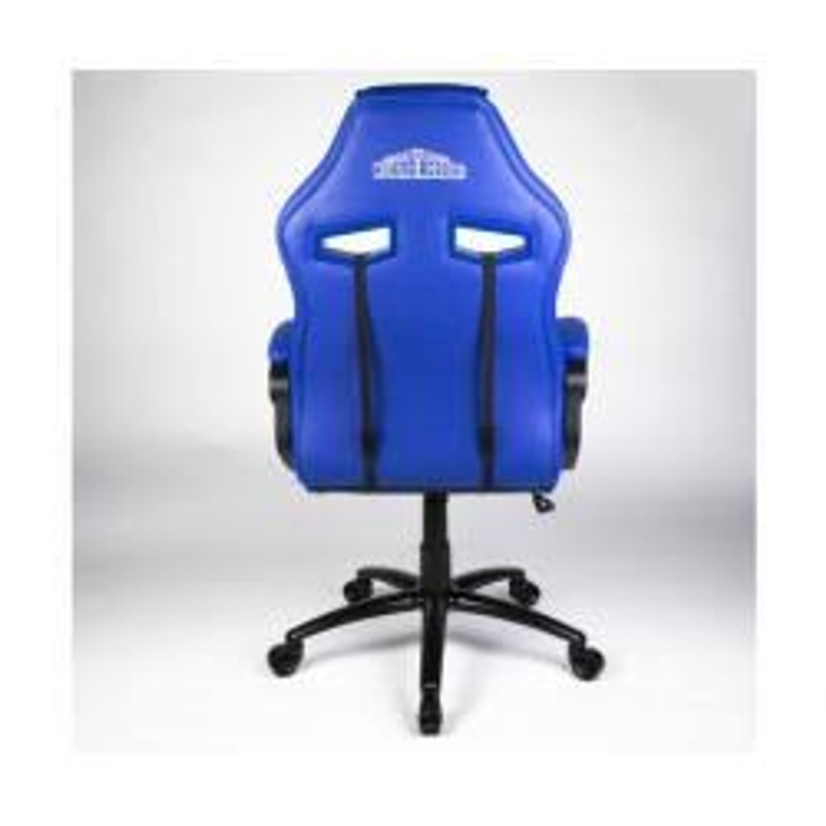 Ein blauer Gaming-Stuhl von hinten, mit Markenlogo und Design.