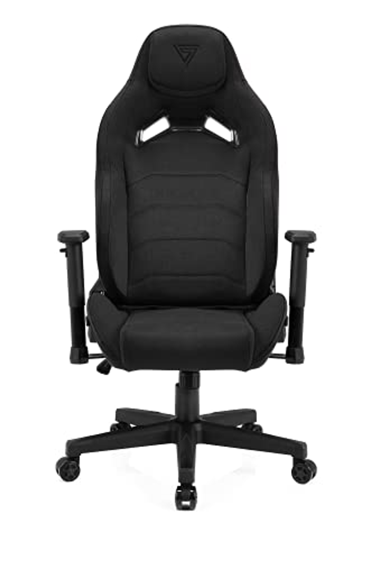 Una sedia da gioco nera su sfondo bianco. Ha un poggiatesta, braccioli e ruote.