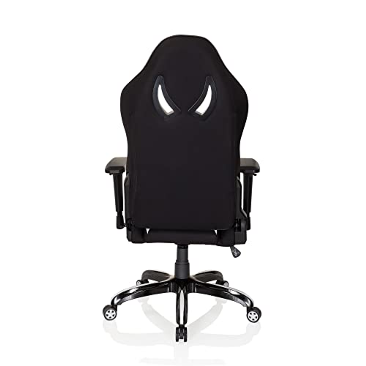 Schwarzer Gaming-Stuhl von hinten. Verfügt über eine hohe Rückenlehne und Armlehnen. Weißer Hintergrund.