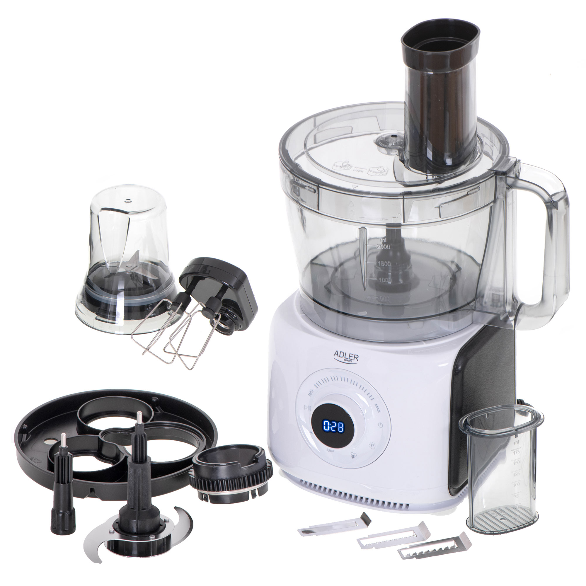 Un robot da cucina bianco con diversi accessori. Ha un display digitale che mostra 0:28 e un manico nero.