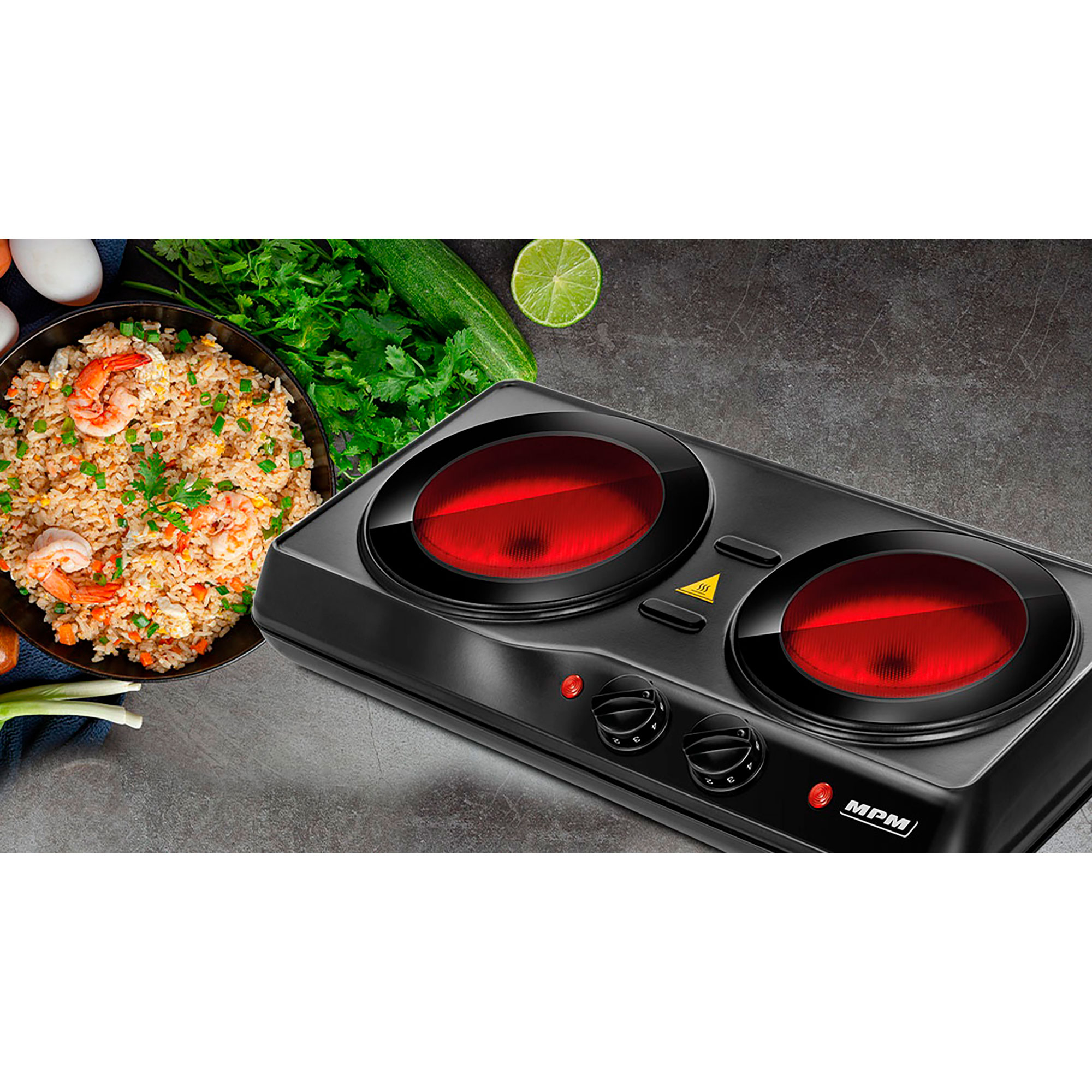 Estufa eléctrica negra con dos quemadores rojos y un bol de arroz frito.