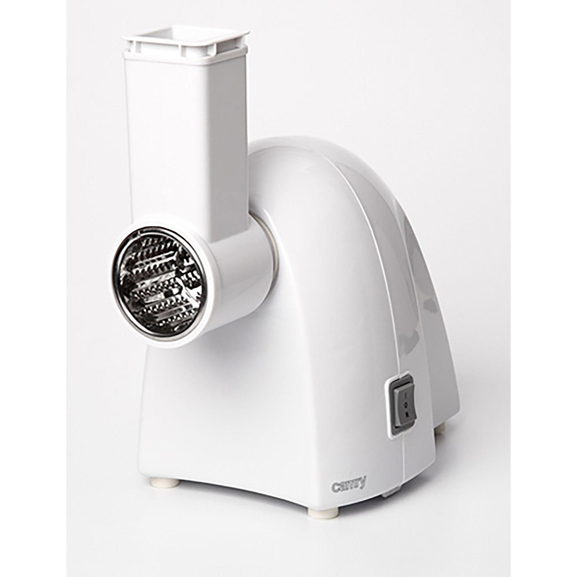 Biała szatkownica do warzyw na białym tle. Szatkownica ma lejek i włącznik/wyłącznik.