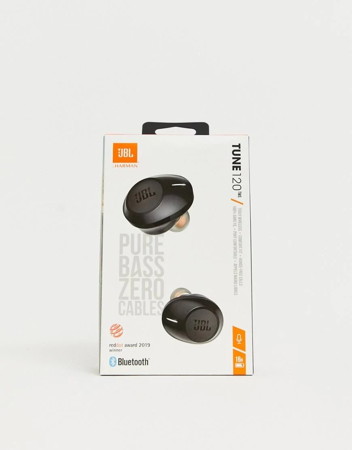 Schwarze JBL-Ohrhörer in einer weißen Box. Box hat Text und einen Red-Dot-Award. Bluetooth-Logo sichtbar.