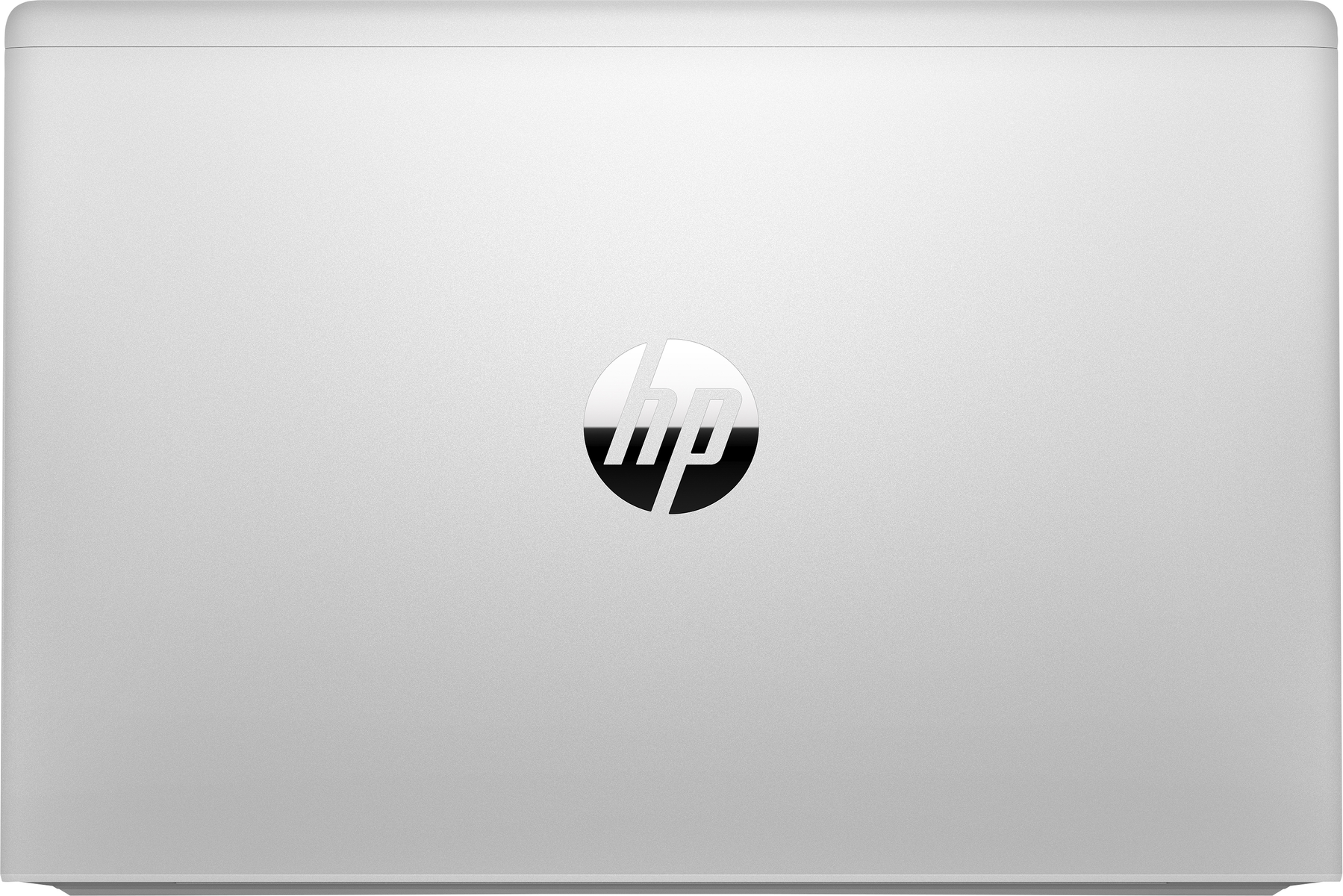 La parte trasera de una laptop HP plateada. El logotipo de HP está centrado en blanco y negro en la tapa.
