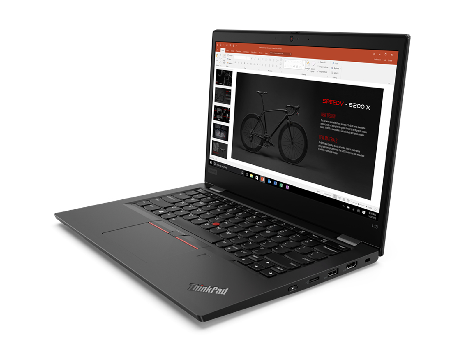 Portátil Lenovo ThinkPad negro, abierto, vista en ángulo. Pantalla muestra presentación. Fondo blanco.