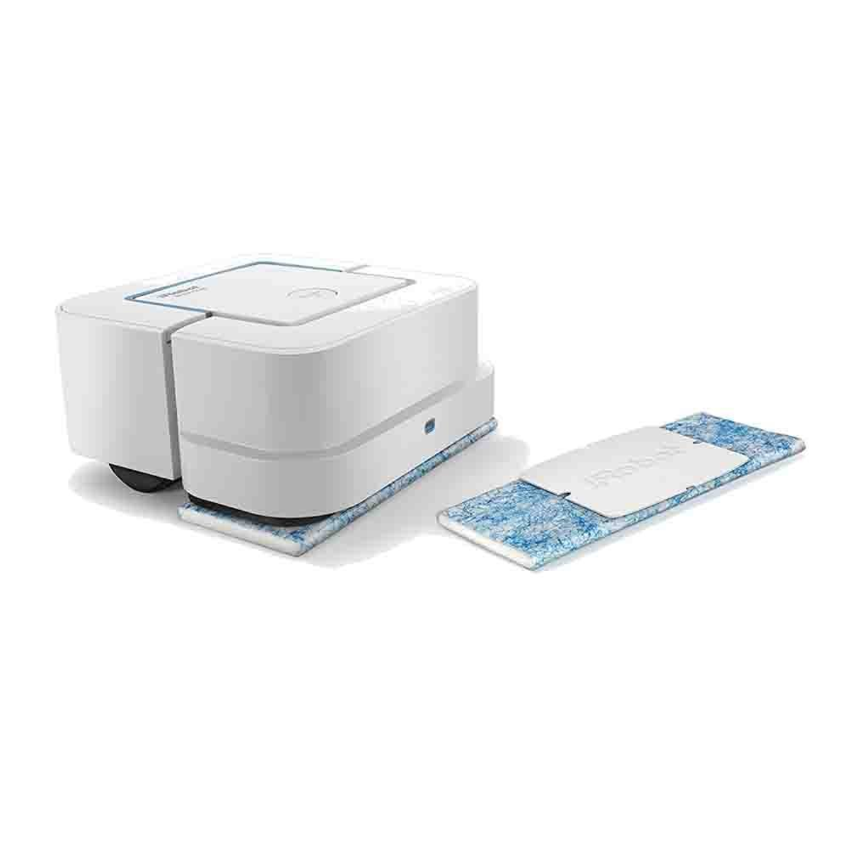 Ein weißer Reinigungsroboter mit einem blauen Reinigungspad daneben.