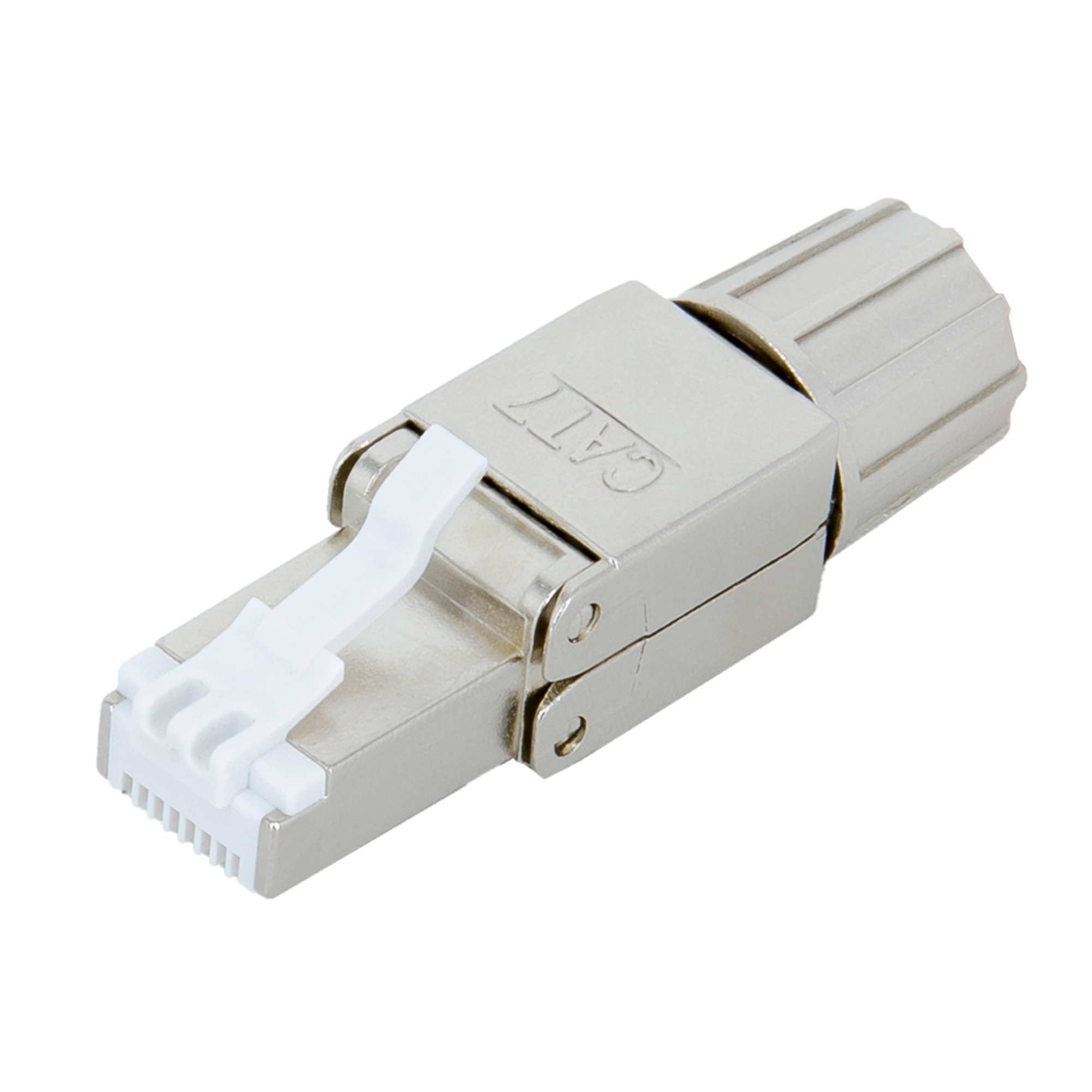 Ein silberner CAT7 RJ45-Stecker mit einem weißen Kunststoffteil, isoliert auf Weiß.
