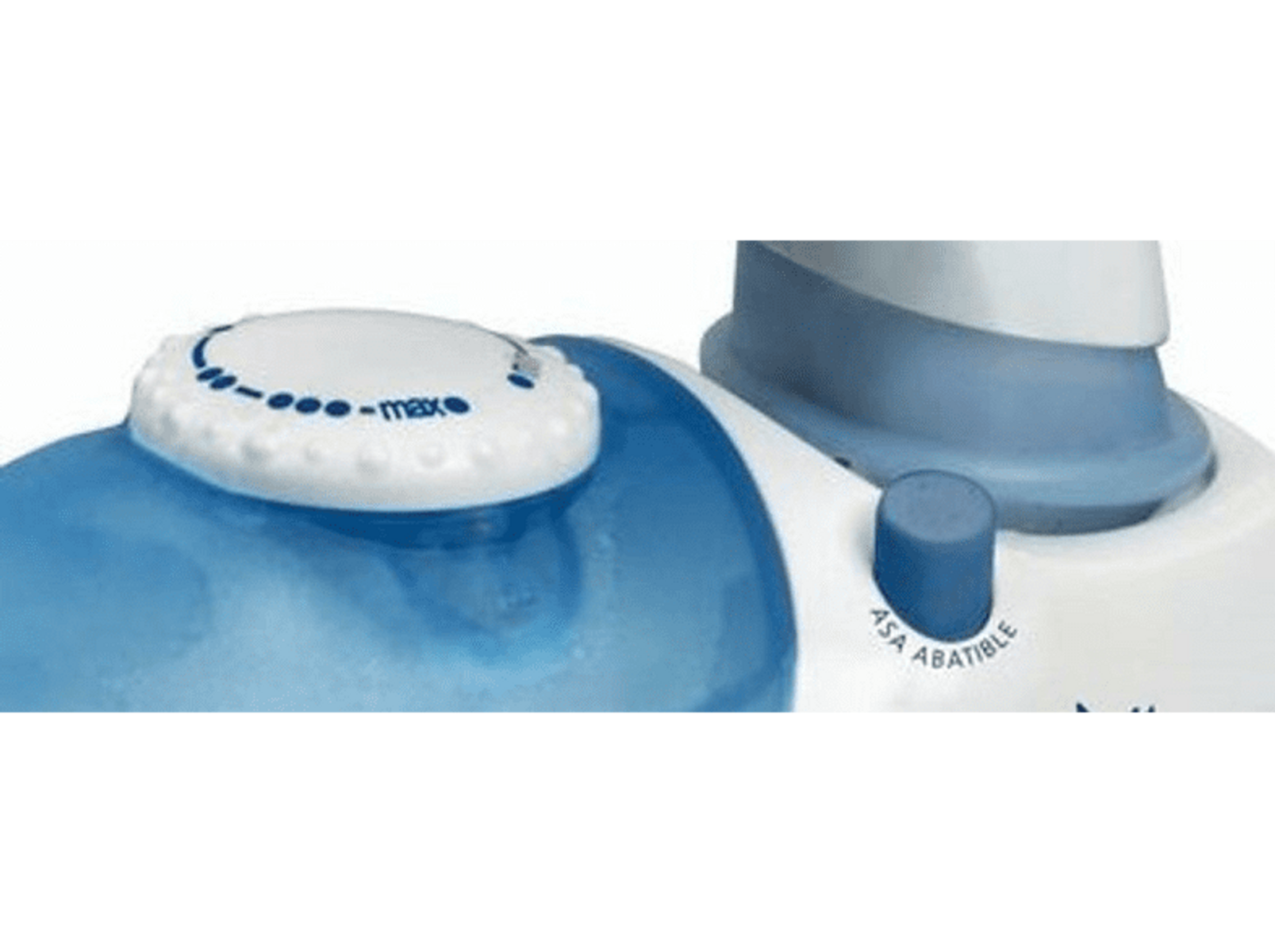 Primer plano de un humidificador blanco y azul. Ajuste máximo en la parte superior.