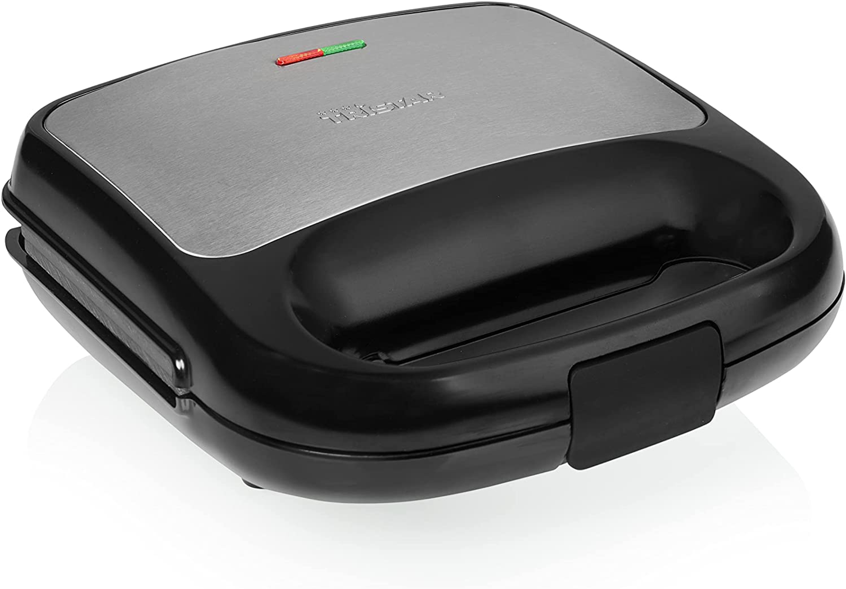 Opiekacz do kanapek, zamknięty. Czarny korpus ze srebrną pokrywą. Czerwone i zielone kontrolki.