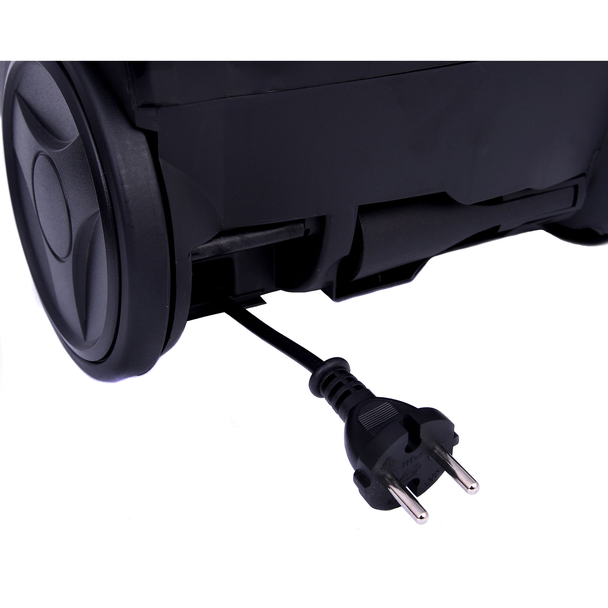 Schwarze Staubsaugerbasis mit Netzkabel und Stecker. Weißer Hintergrund.