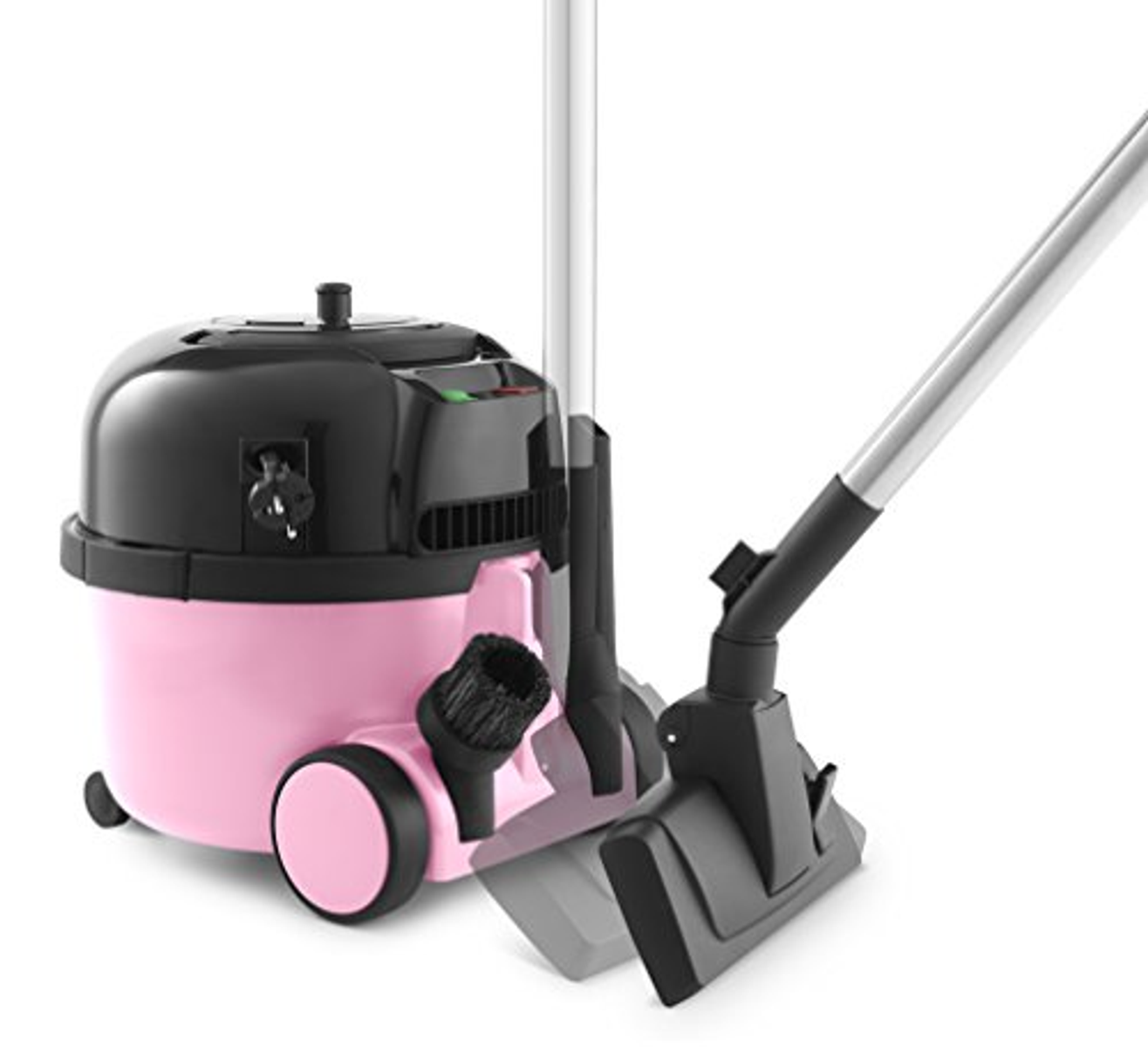 Różowy i czarny odkurzacz. Widoczne dwa załączniki, wąż i uchwyt.