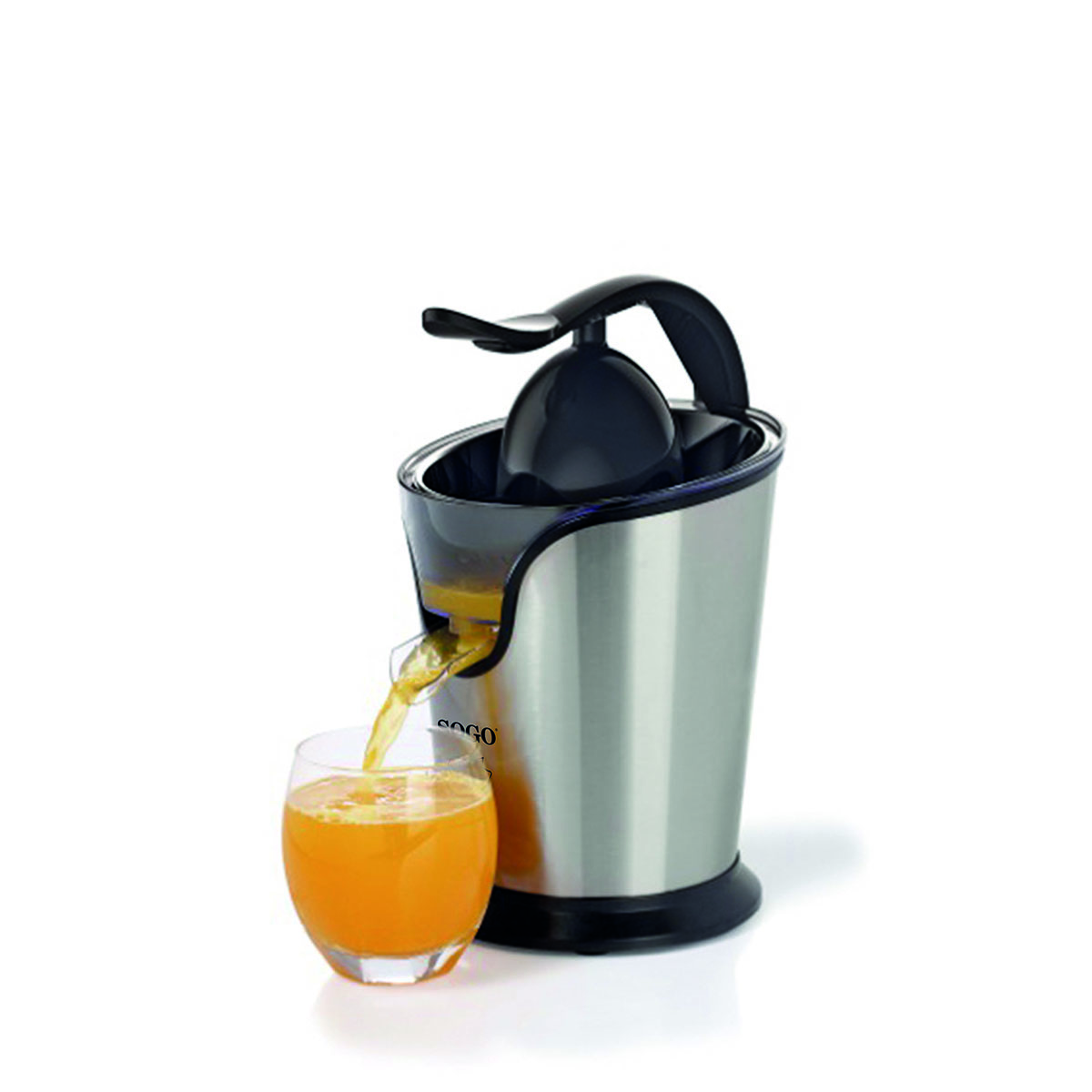 Exprimidor con un vaso de jugo llenándose, diseño plateado y negro.