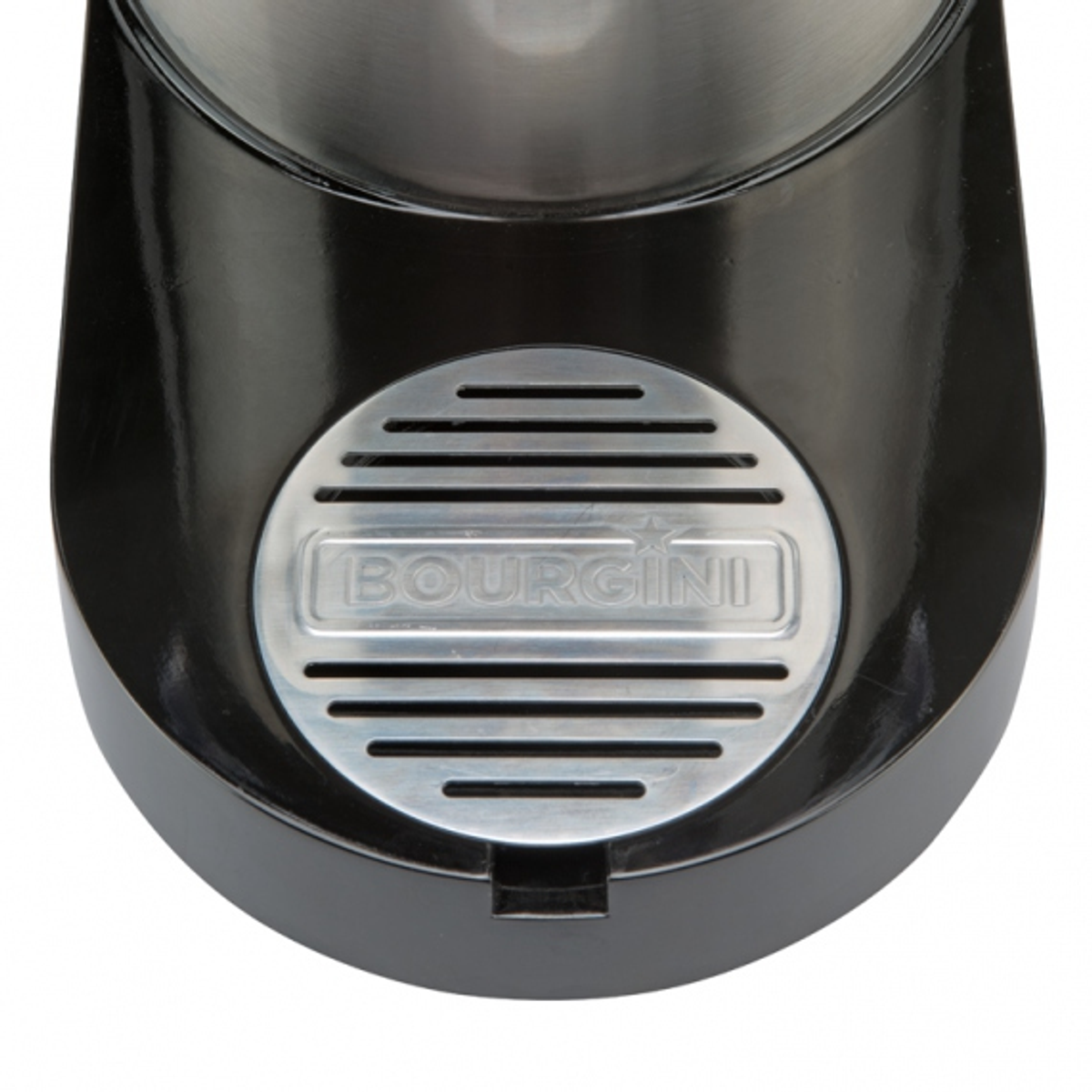 Primo piano della parte inferiore di un bollitore elettrico nero con sfiato metallico e marchio.